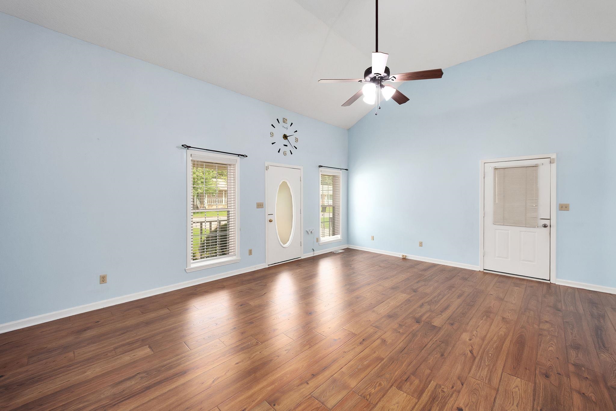2645 Clifton Dr Property Photo 5