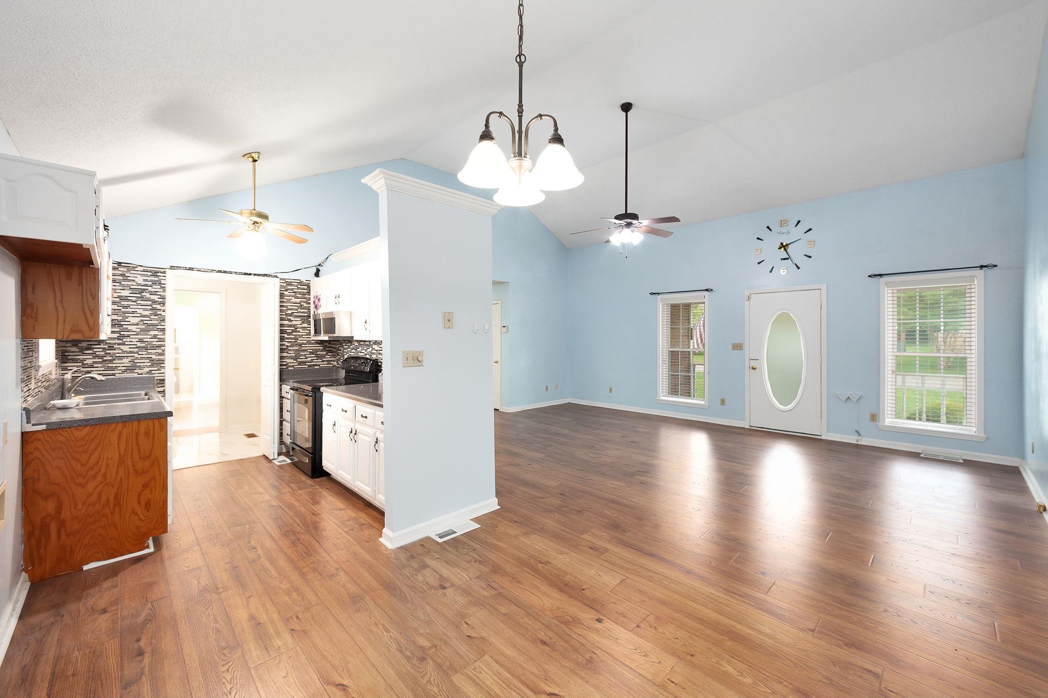 2645 Clifton Dr Property Photo 8