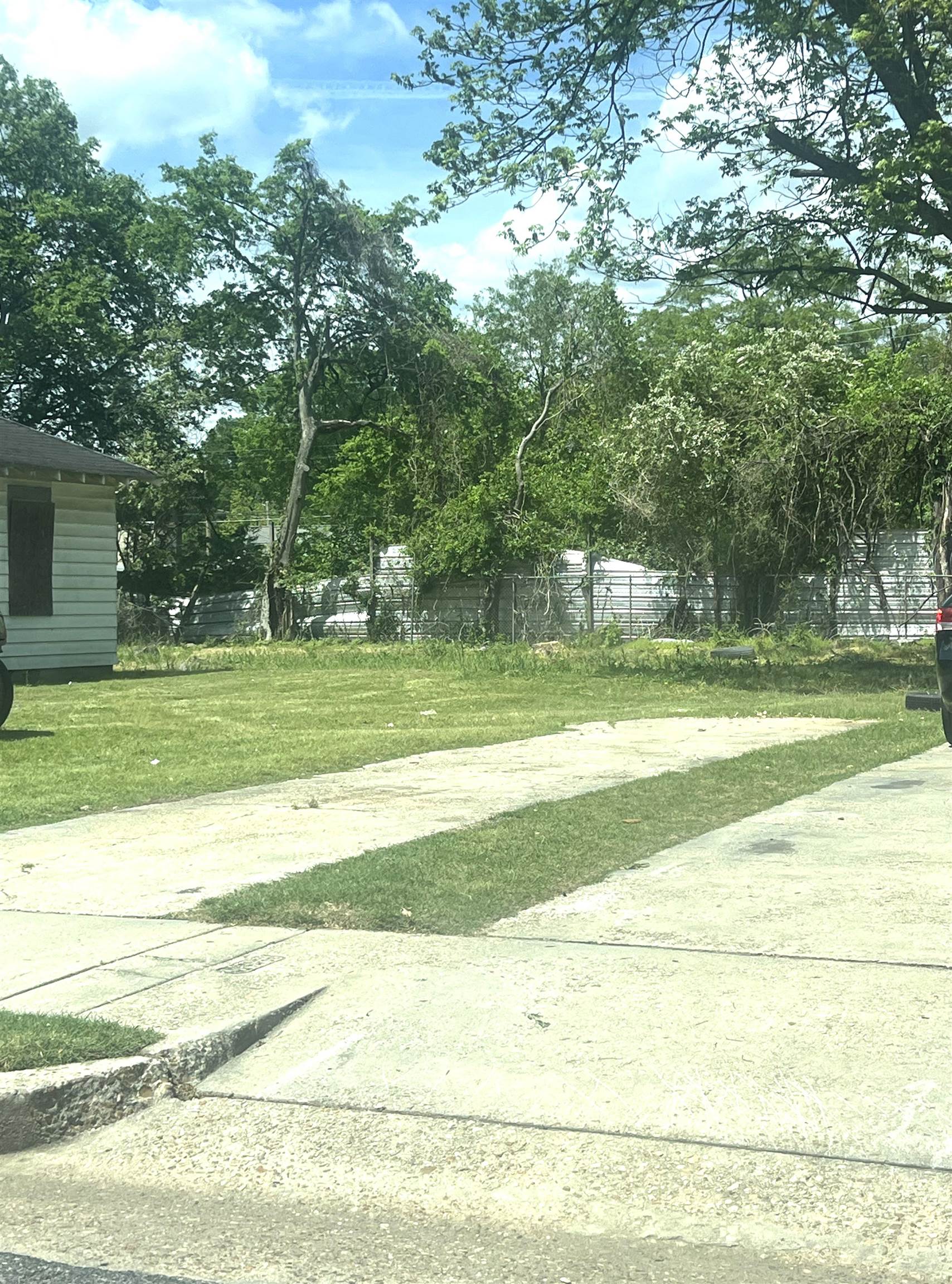 2420 HUBBARD AVE Property Photo 1