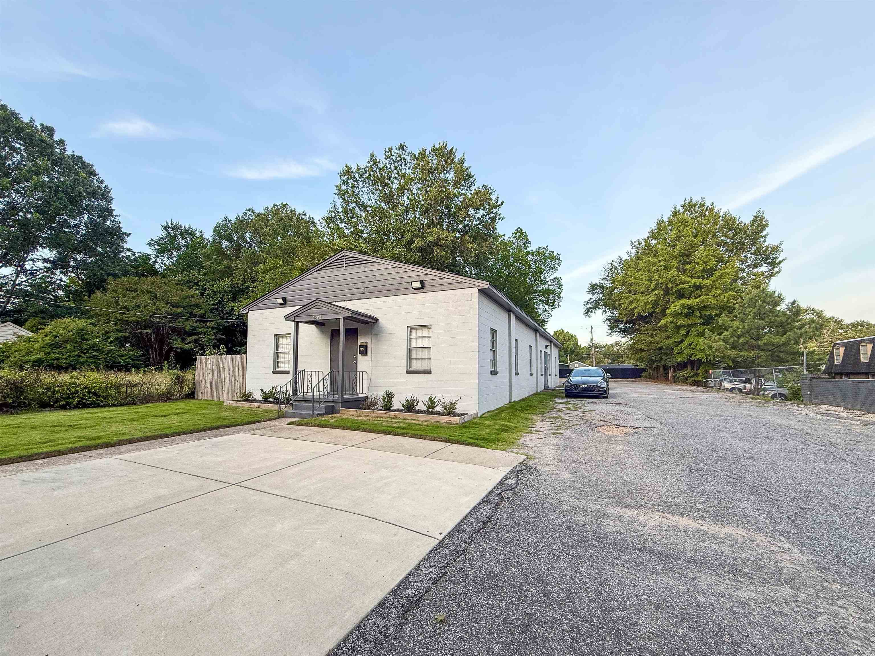 1890 EZELL ST Property Photo 1