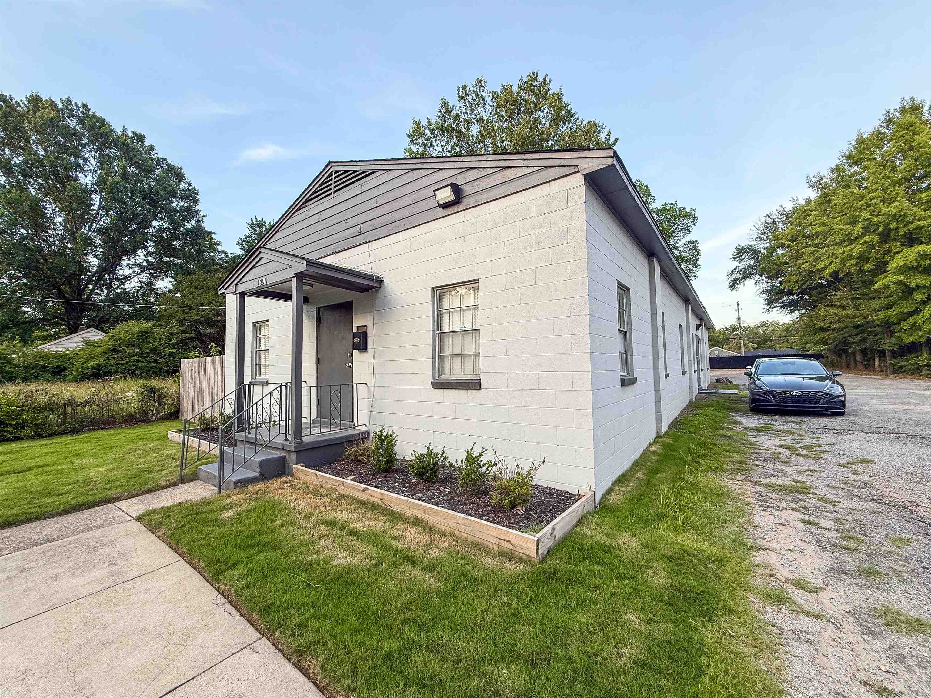 1890 Ezell St Property Photo 2