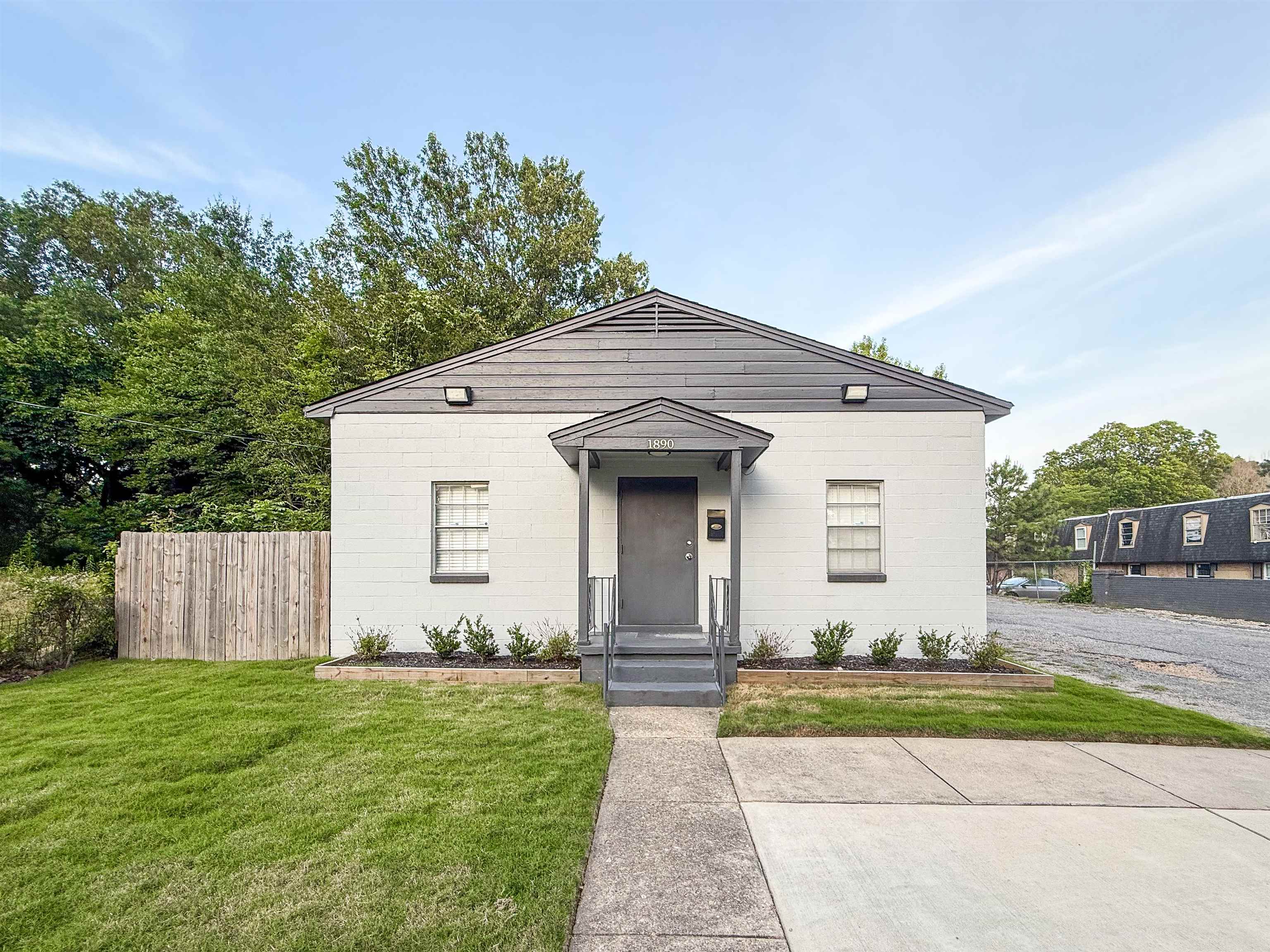 1890 Ezell St Property Photo 3