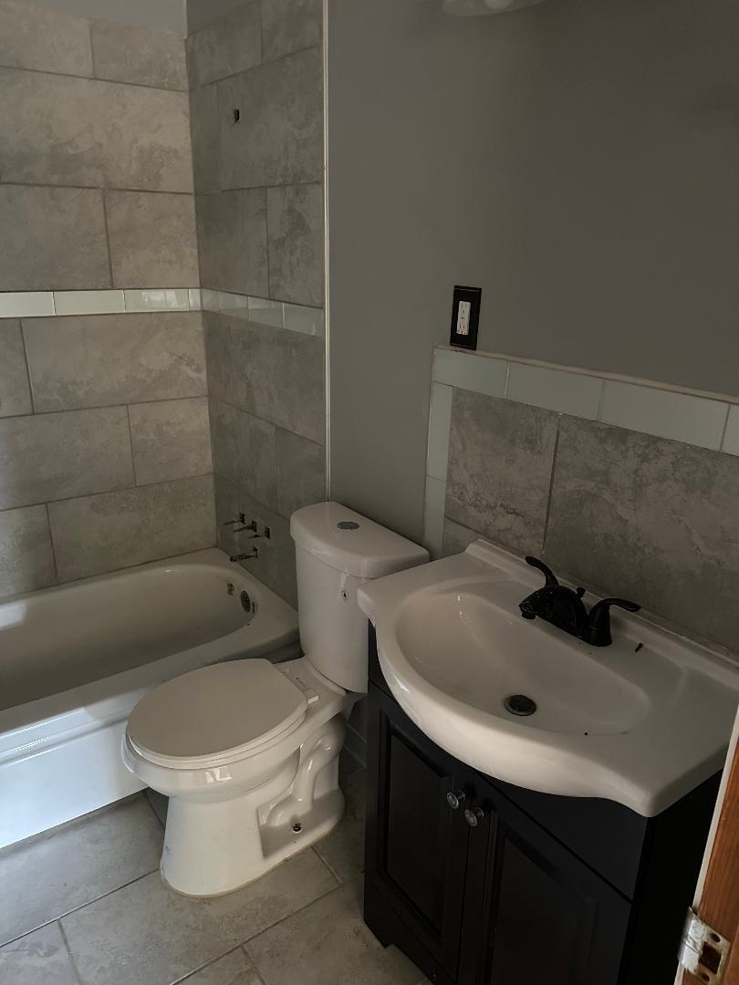 1484 E Dempster Rd Property Photo 10