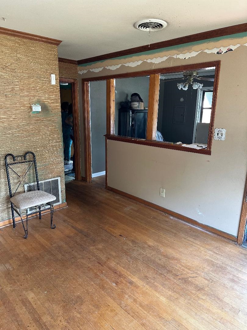 1484 E Dempster Rd Property Photo 14