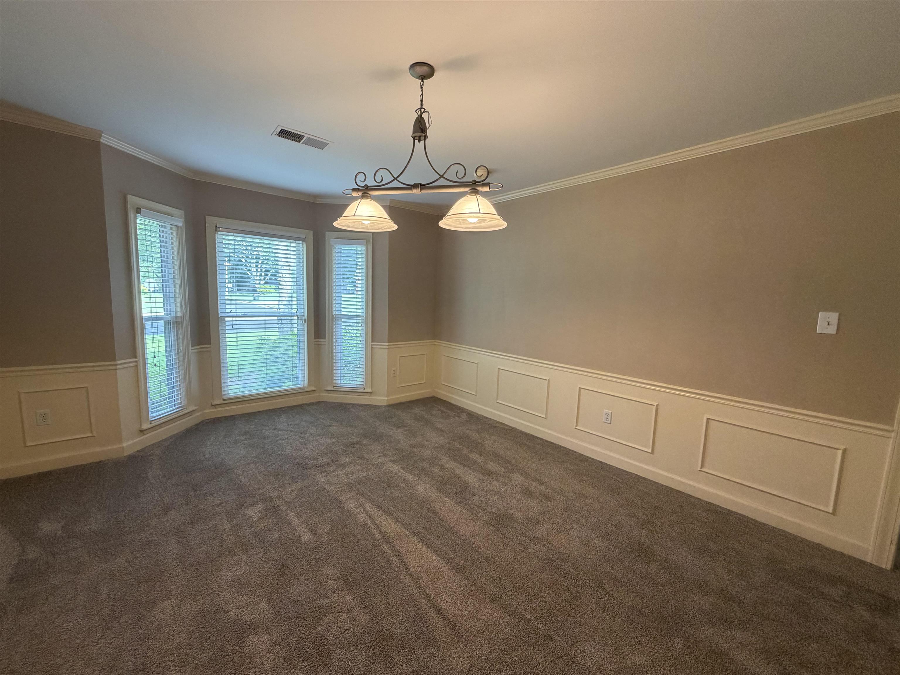 956 Rolling Oaks Ln Property Photo 5