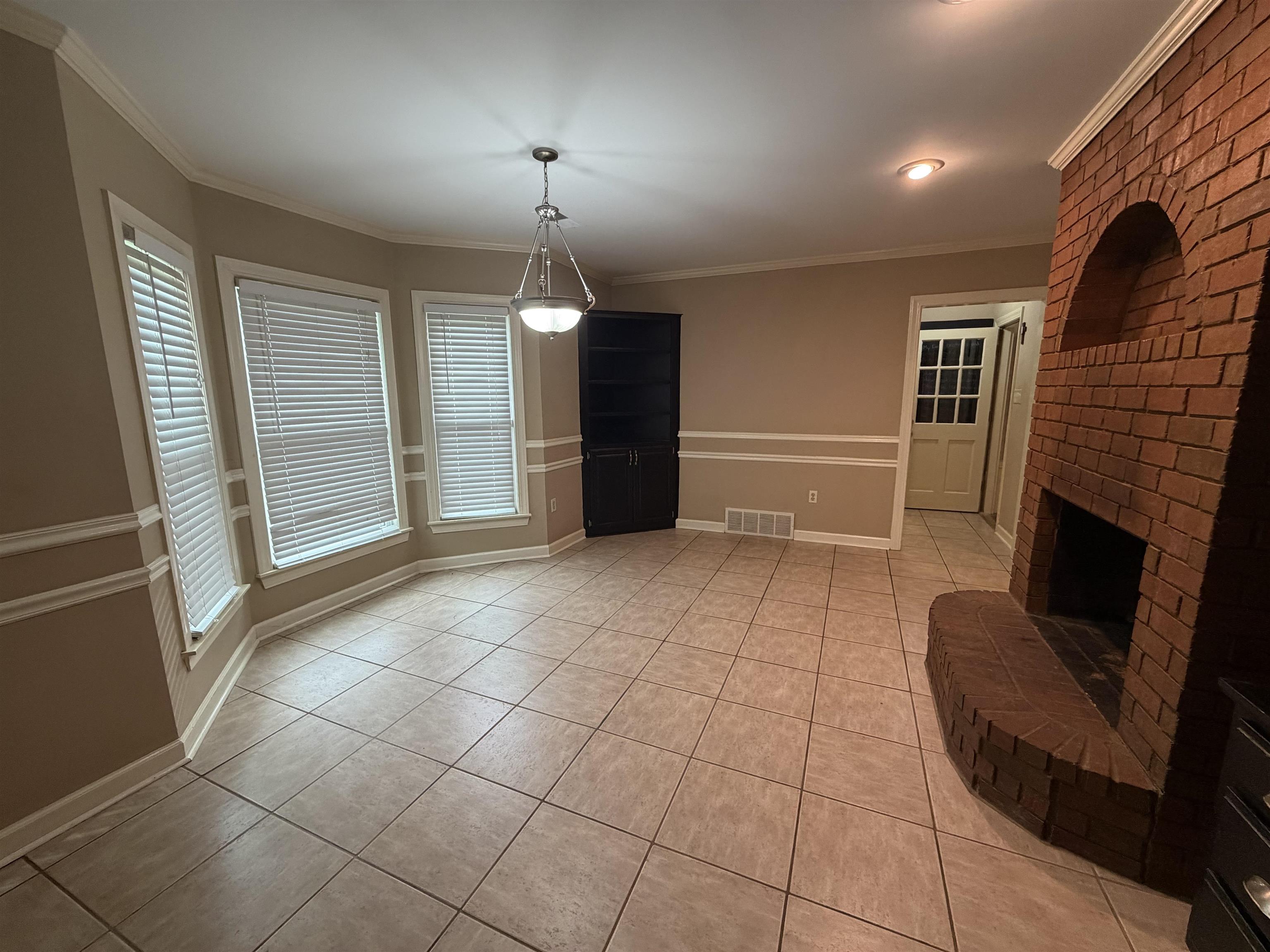 956 Rolling Oaks Ln Property Photo 9