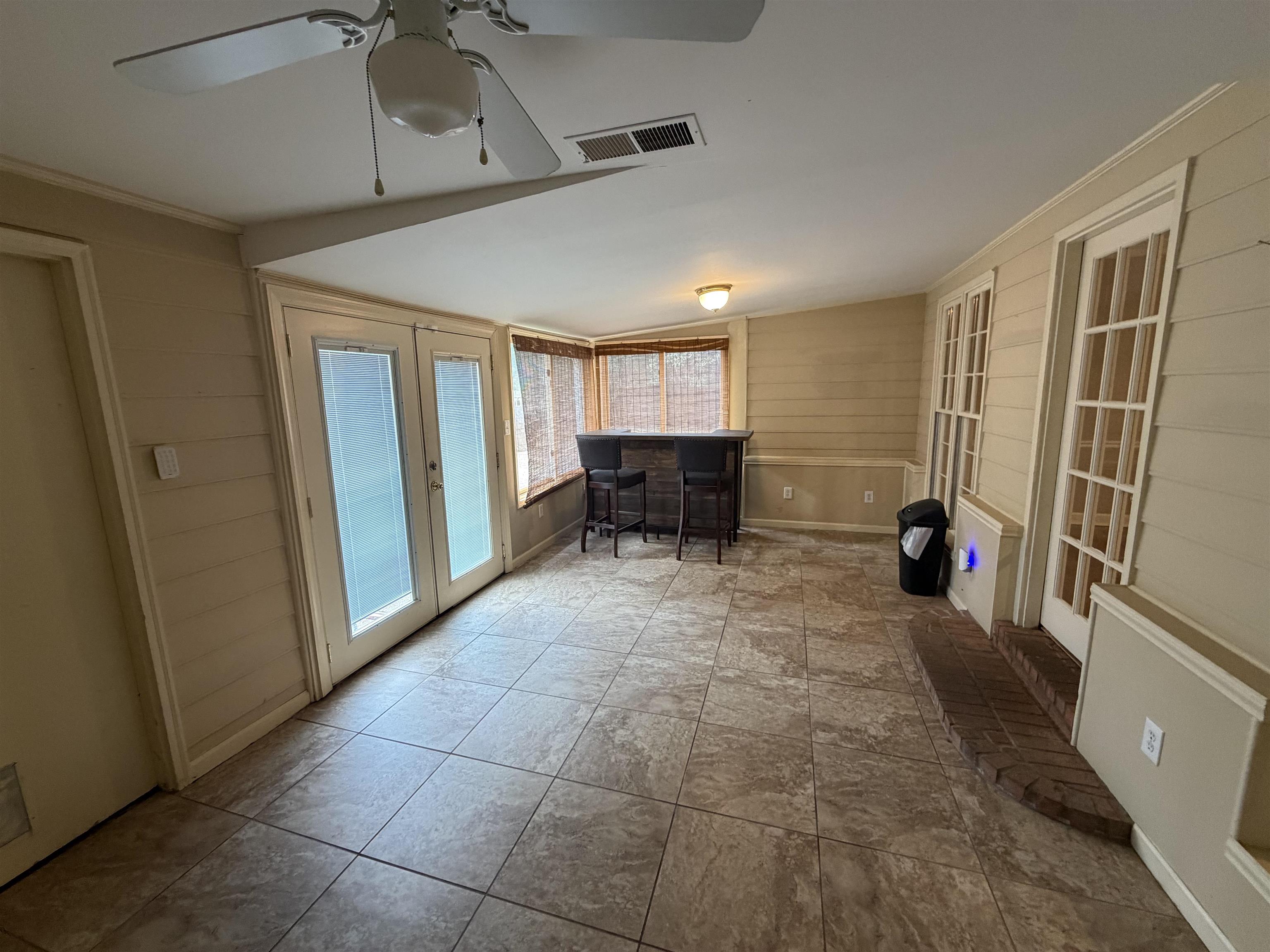 956 Rolling Oaks Ln Property Photo 12