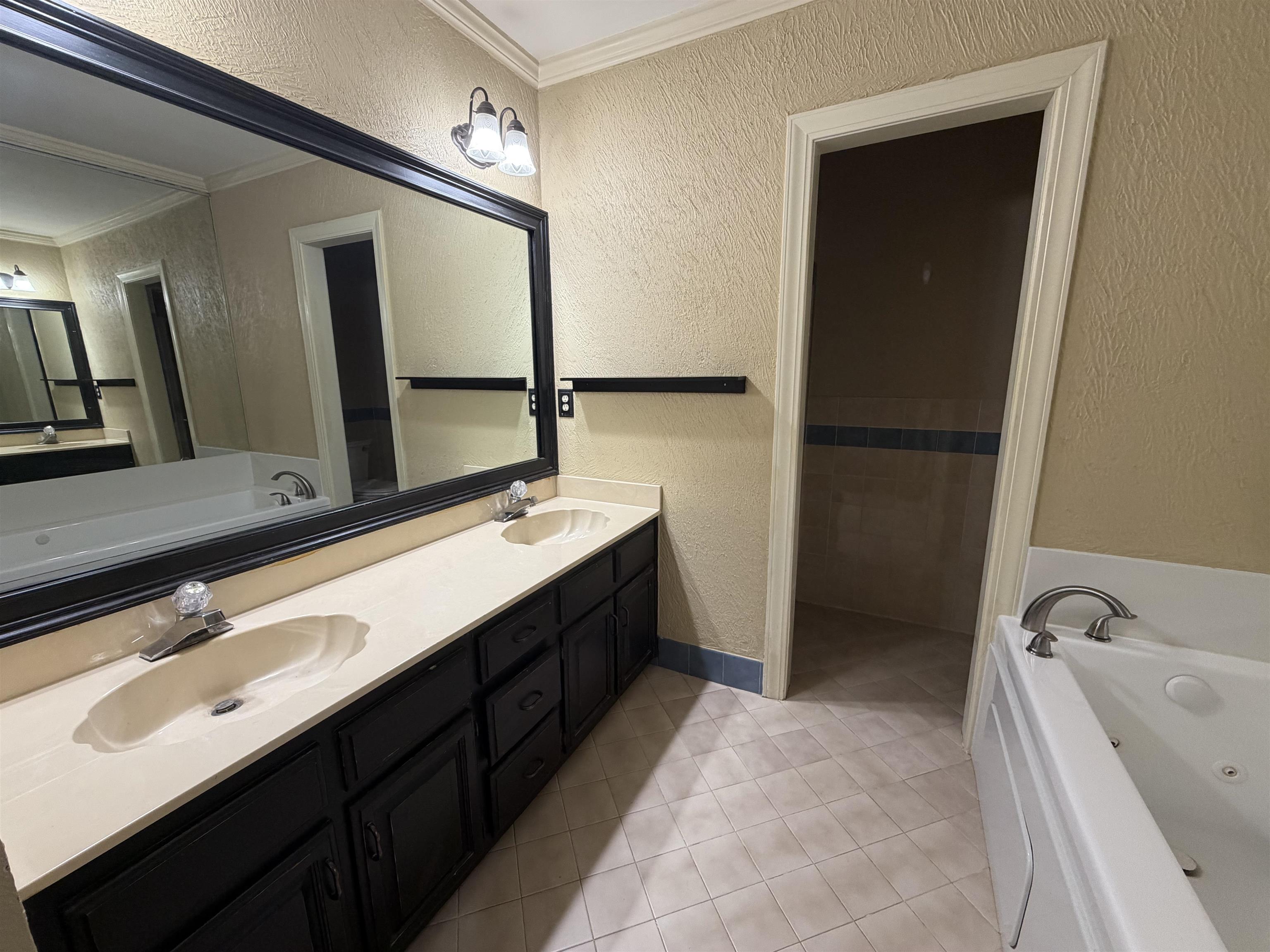 956 Rolling Oaks Ln Property Photo 17