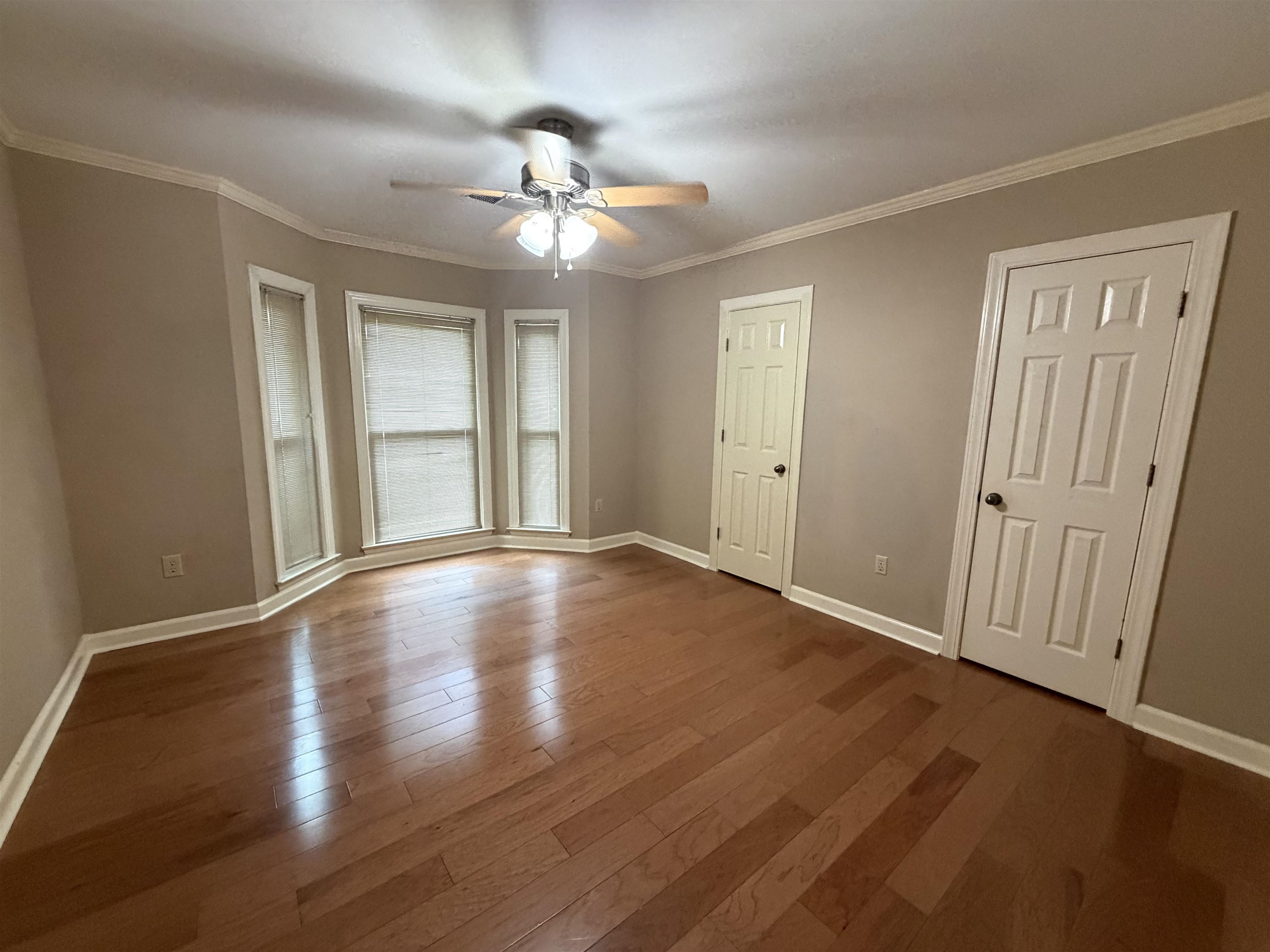 956 Rolling Oaks Ln Property Photo 21