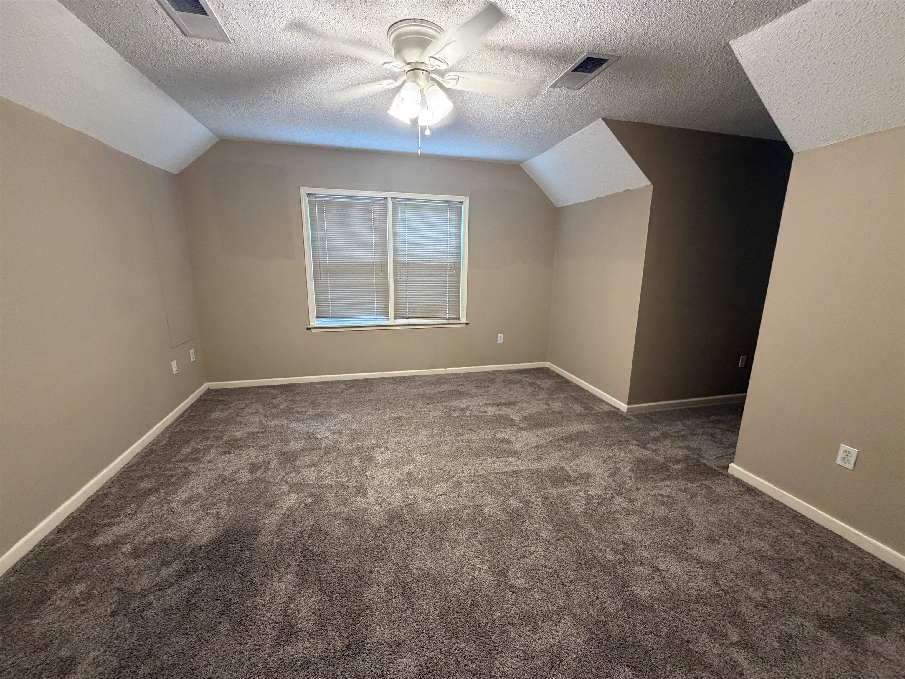 956 Rolling Oaks Ln Property Photo 24