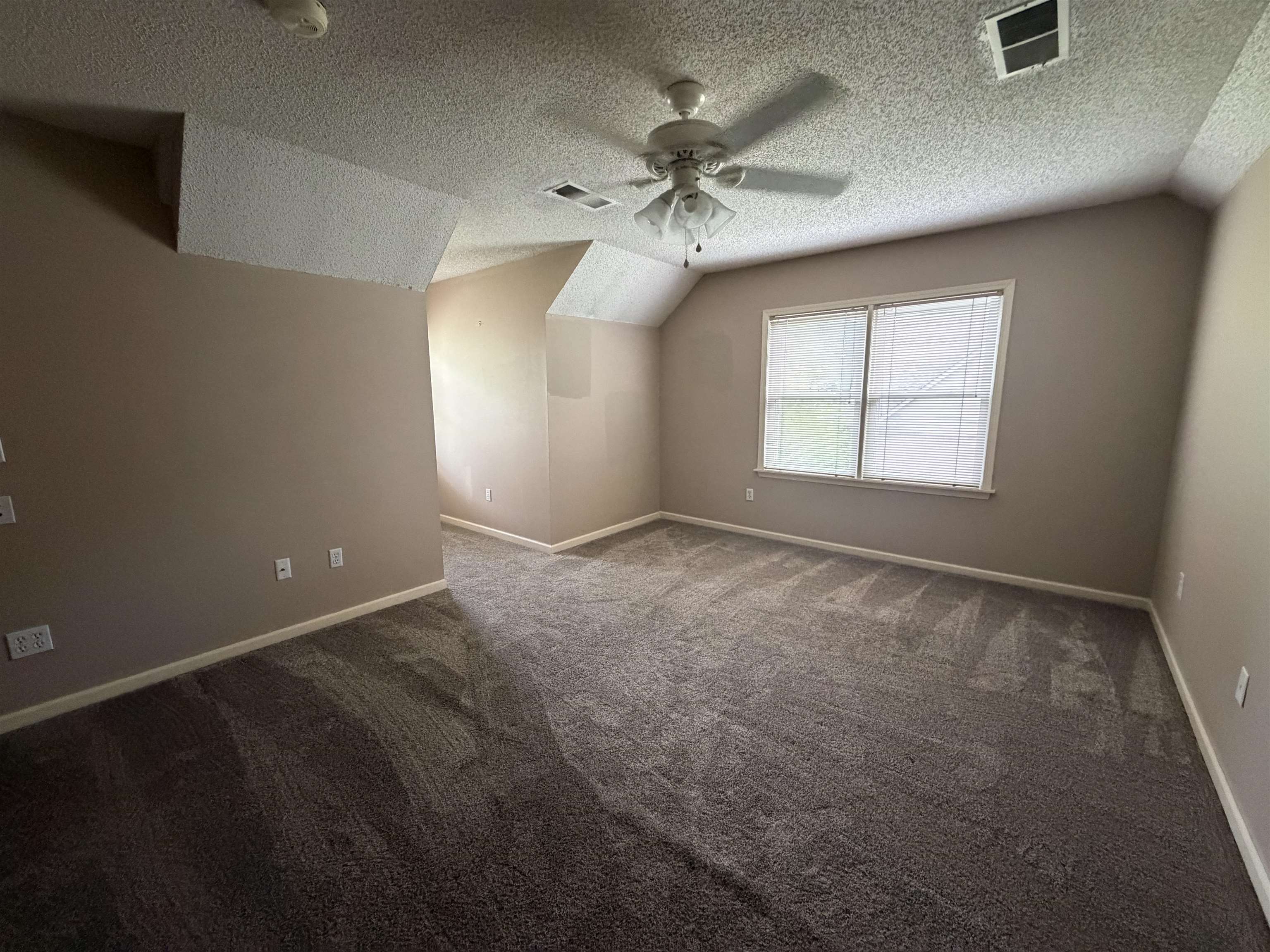 956 Rolling Oaks Ln Property Photo 25