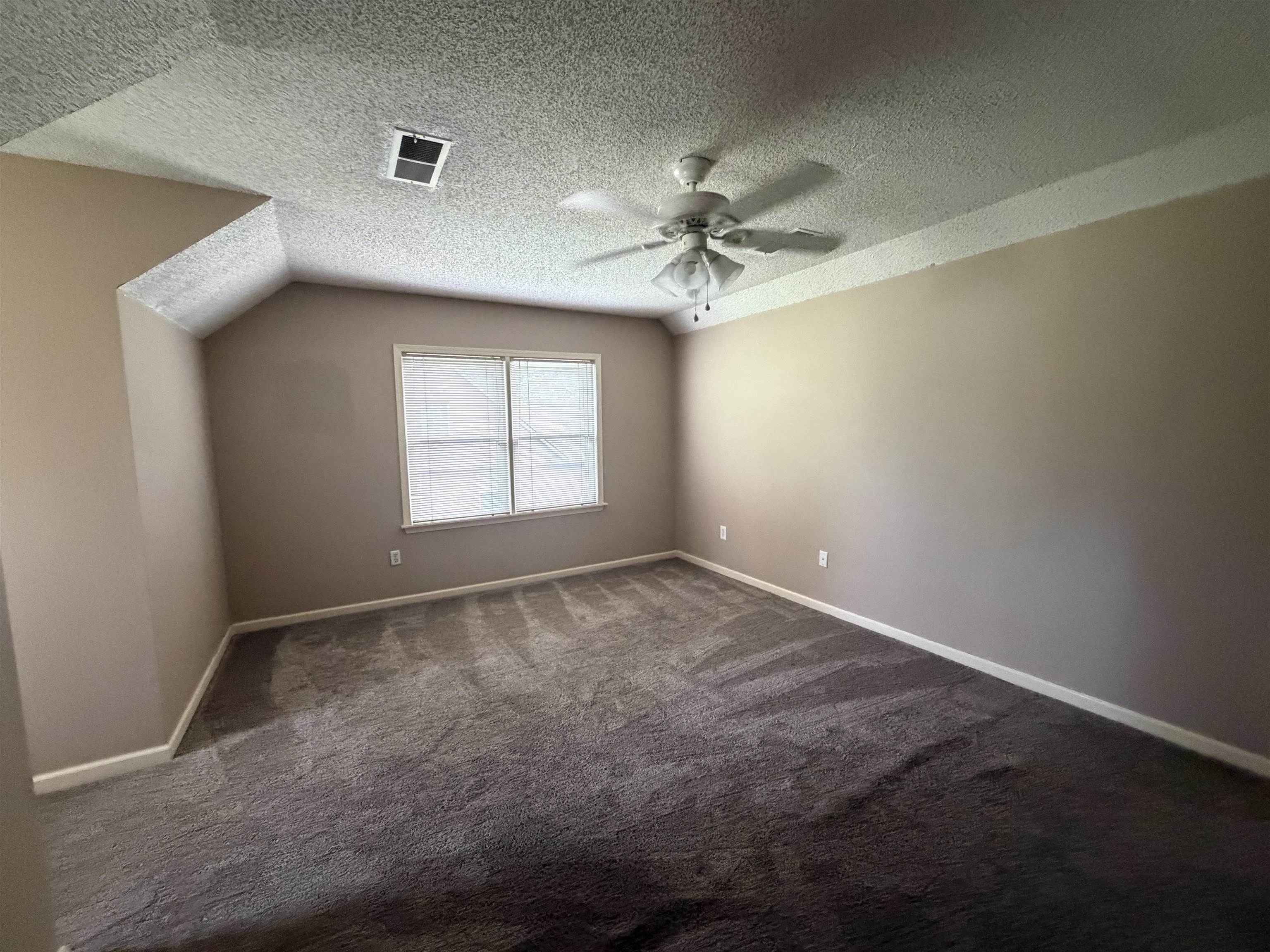 956 Rolling Oaks Ln Property Photo 26