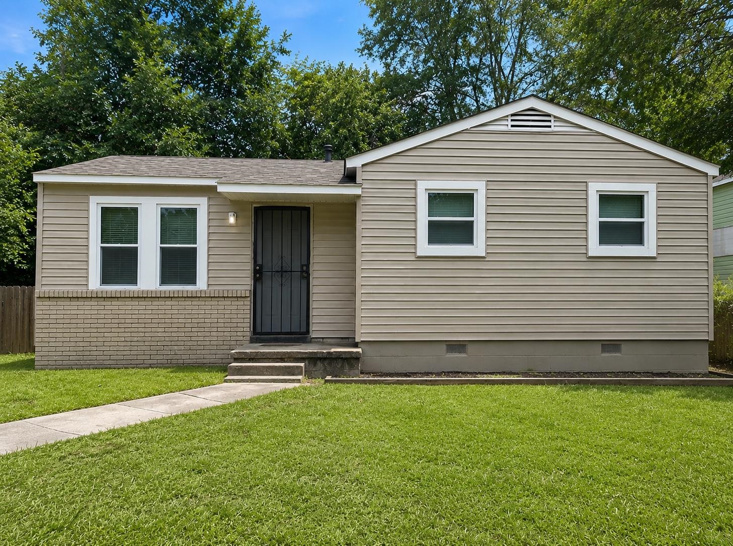 4530 BEACON HILL DR Property Photo 1