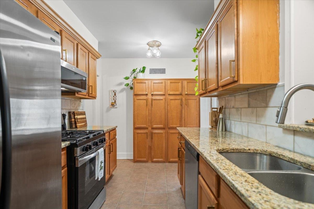 163 N Mendenhall Rd Property Photo 15