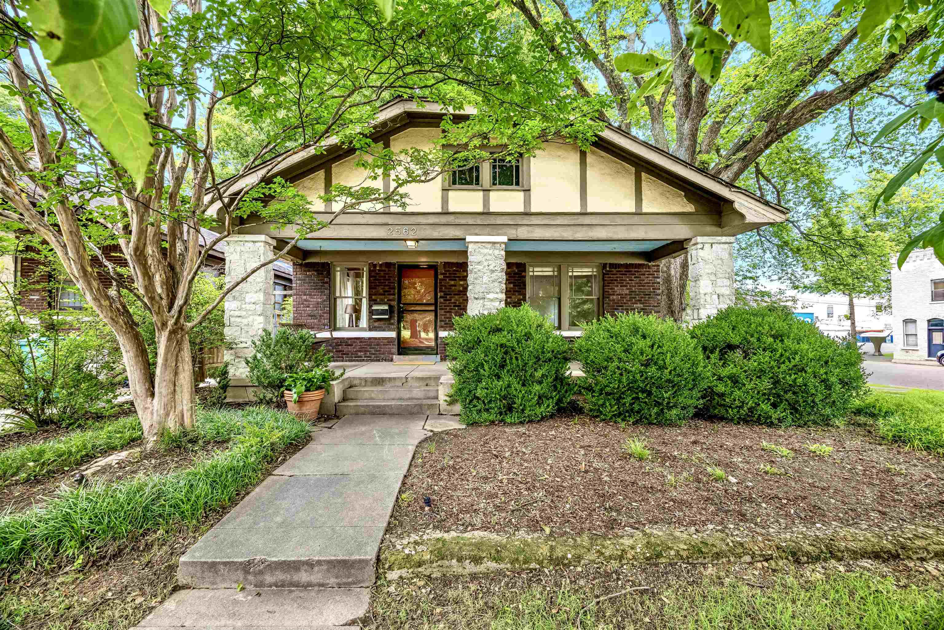 2562 Sam Cooper Blvd Property Photo 2