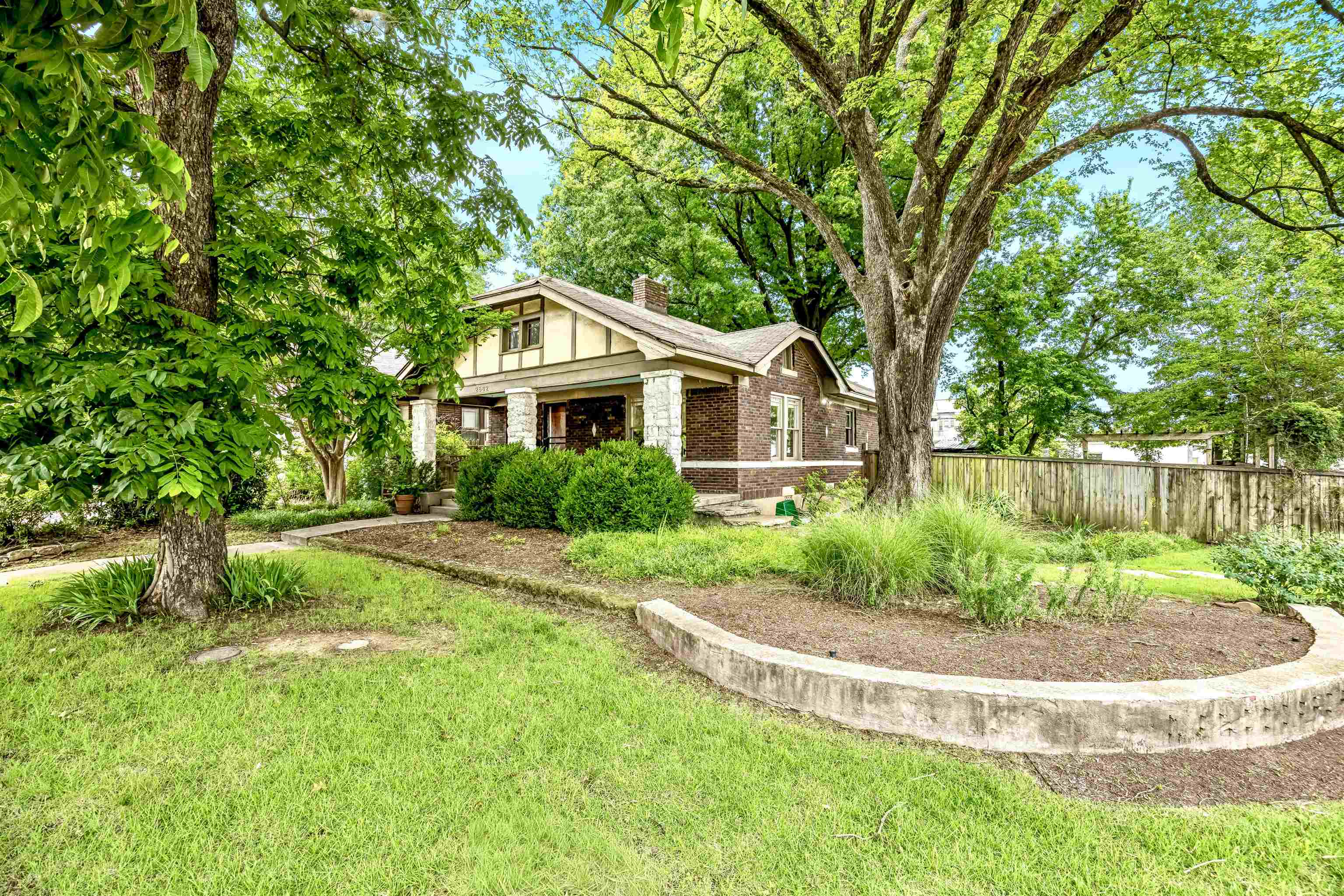 2562 Sam Cooper Blvd Property Photo 3