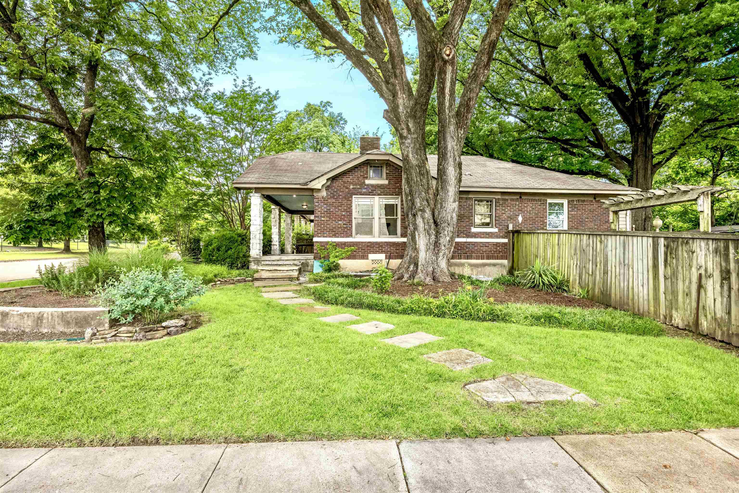 2562 Sam Cooper Blvd Property Photo 5