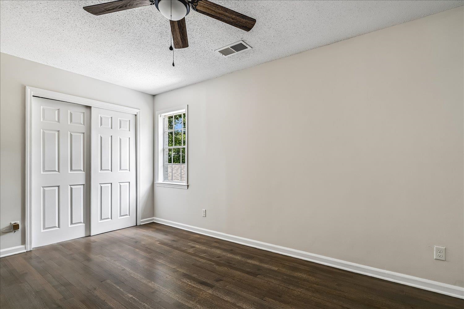 2040 Ridgeway Rd Property Photo 26