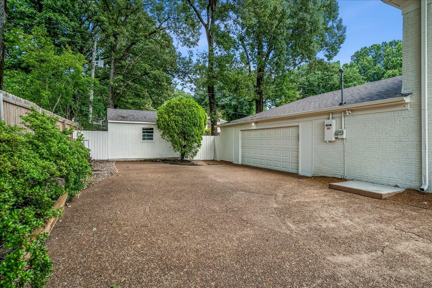 2040 Ridgeway Rd Property Photo 28