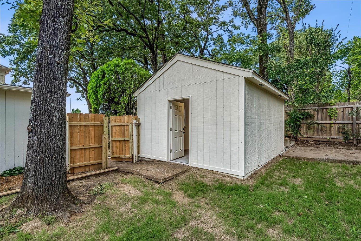 2040 Ridgeway Rd Property Photo 33