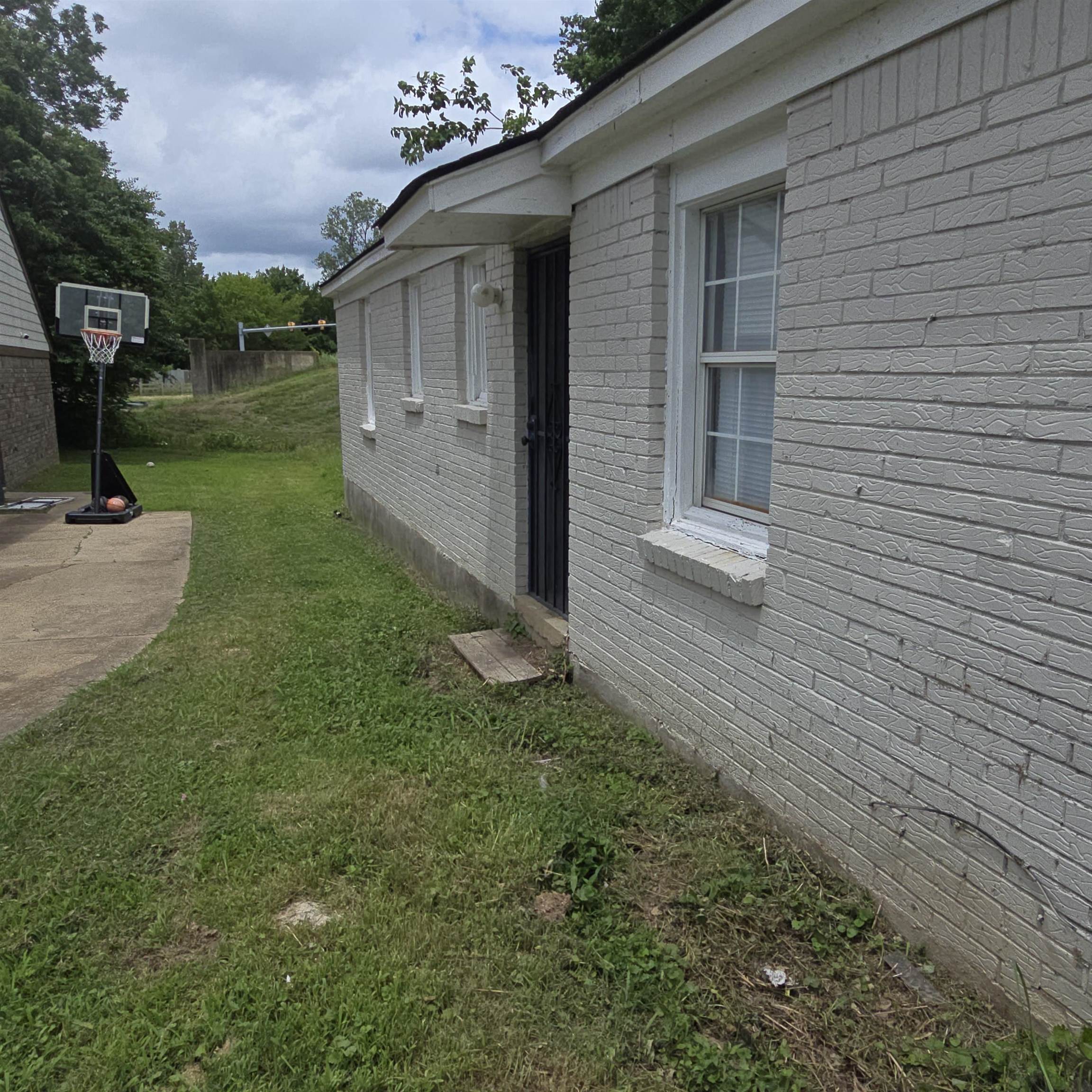 2982 Shannon Ave Property Photo 3