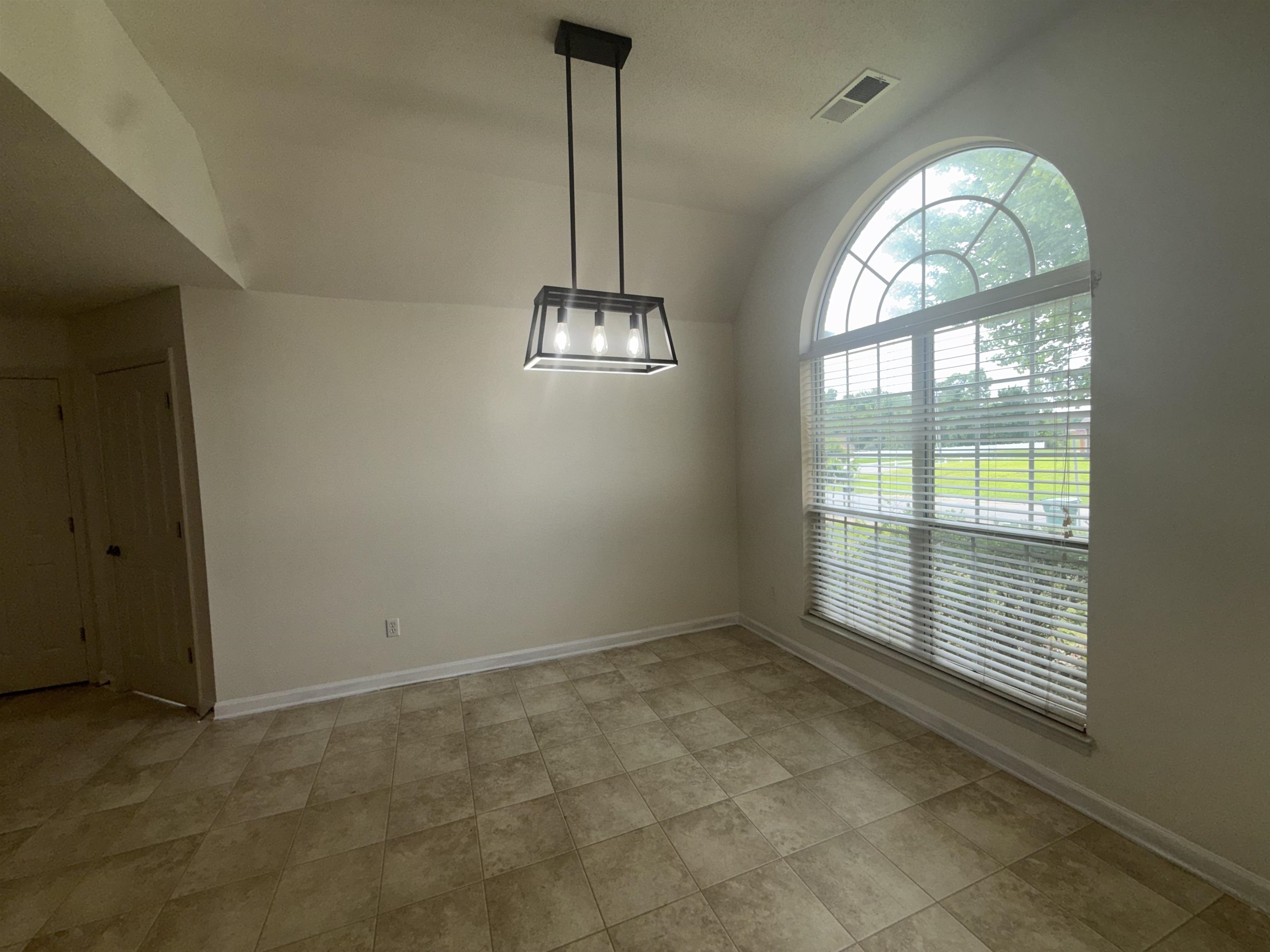 3967 Rasco Hills Dr Property Photo 4
