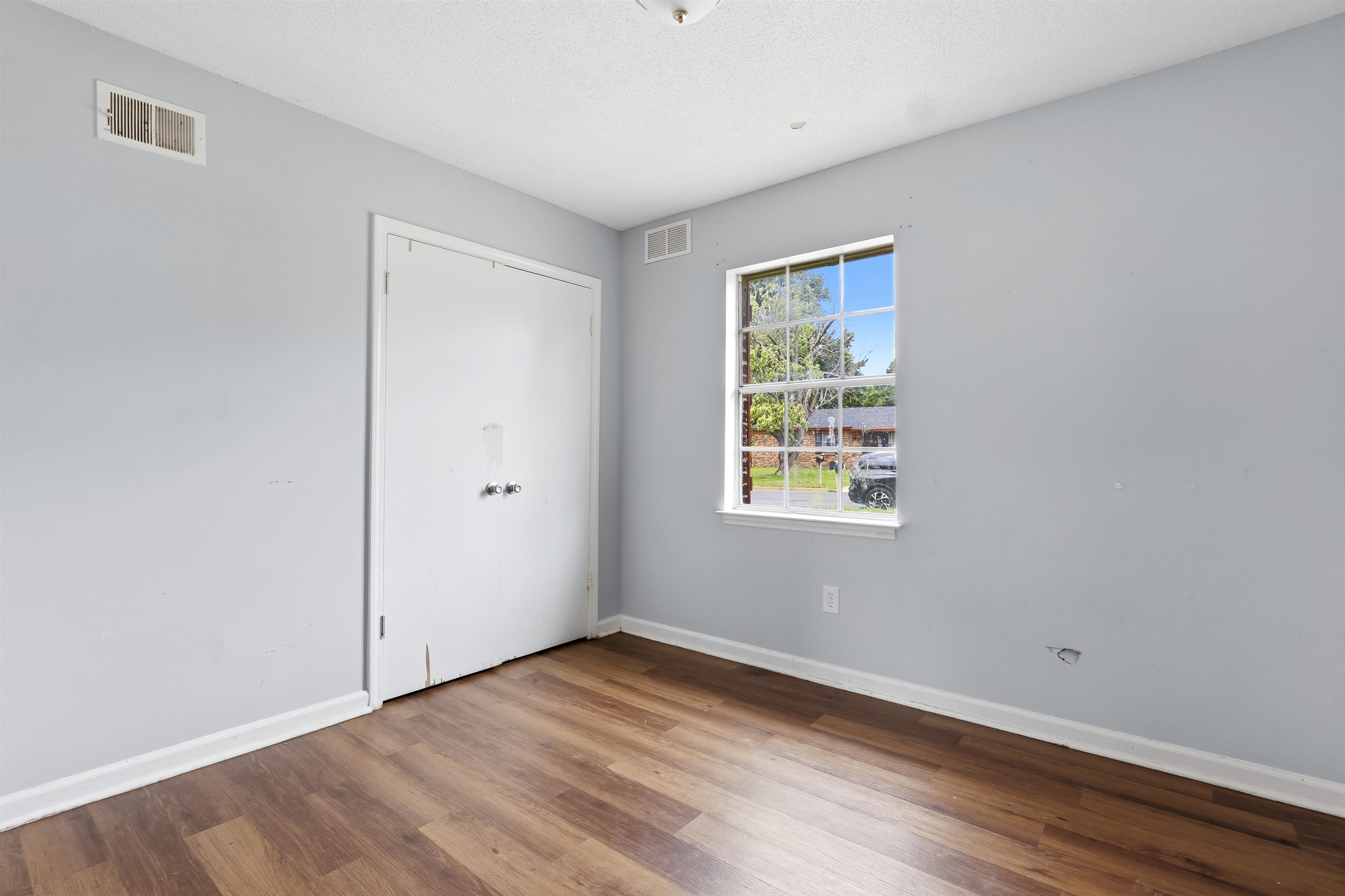 3807 Glenburee St Property Photo 5