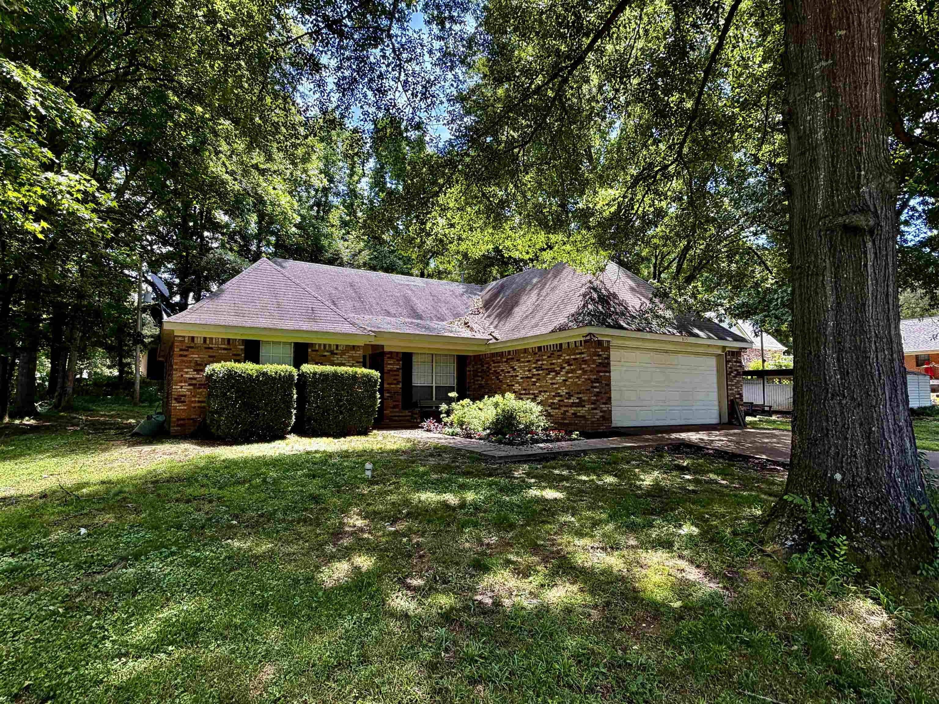 165 Dee Rd Property Photo 1