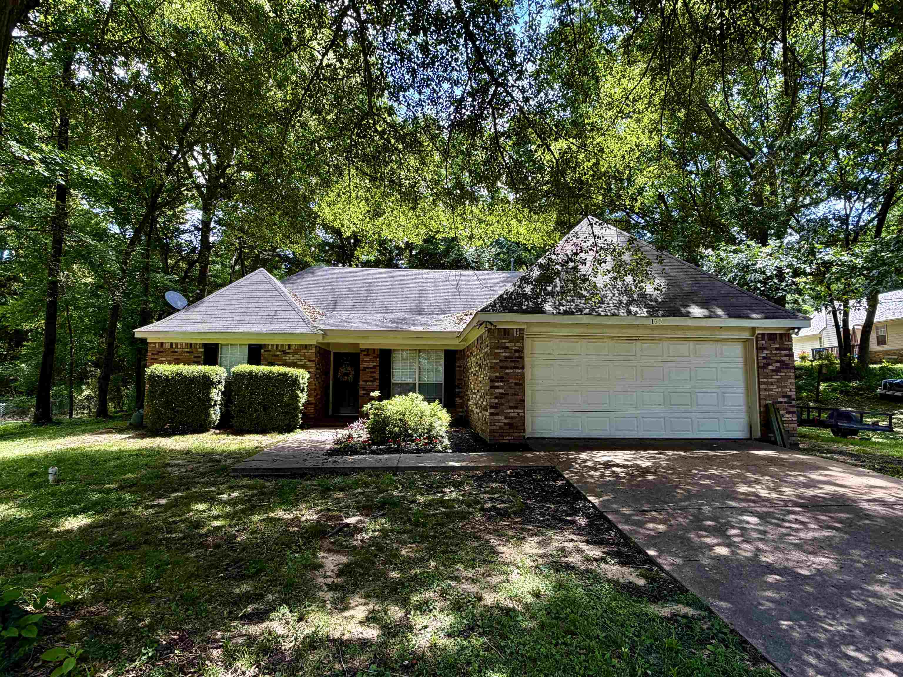 165 Dee Rd Property Photo 2