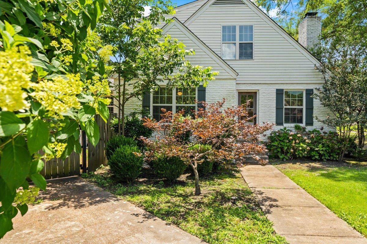 252 Barry Rd Property Photo 4