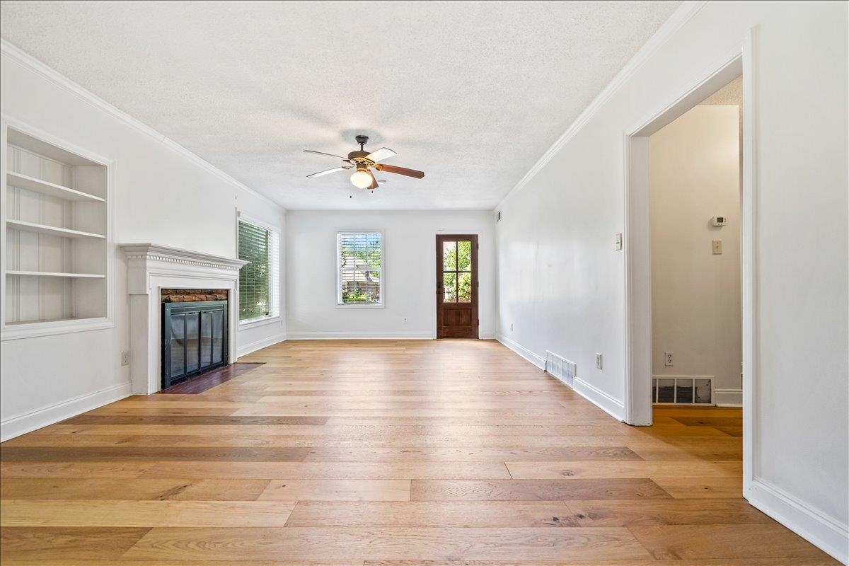 252 Barry Rd Property Photo 8