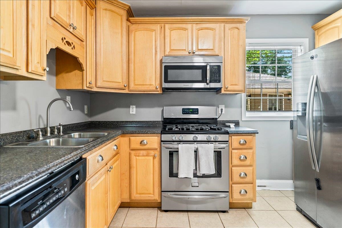 252 Barry Rd Property Photo 16
