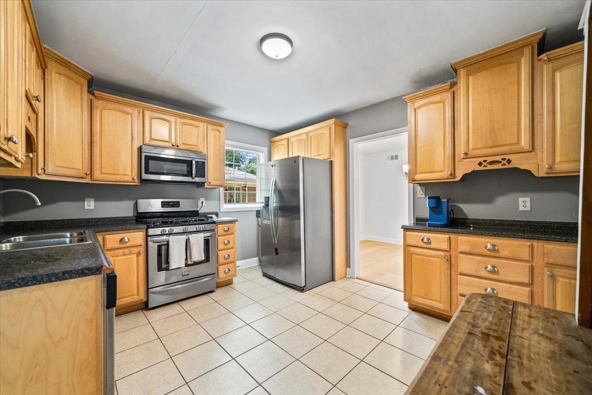 252 Barry Rd Property Photo 17