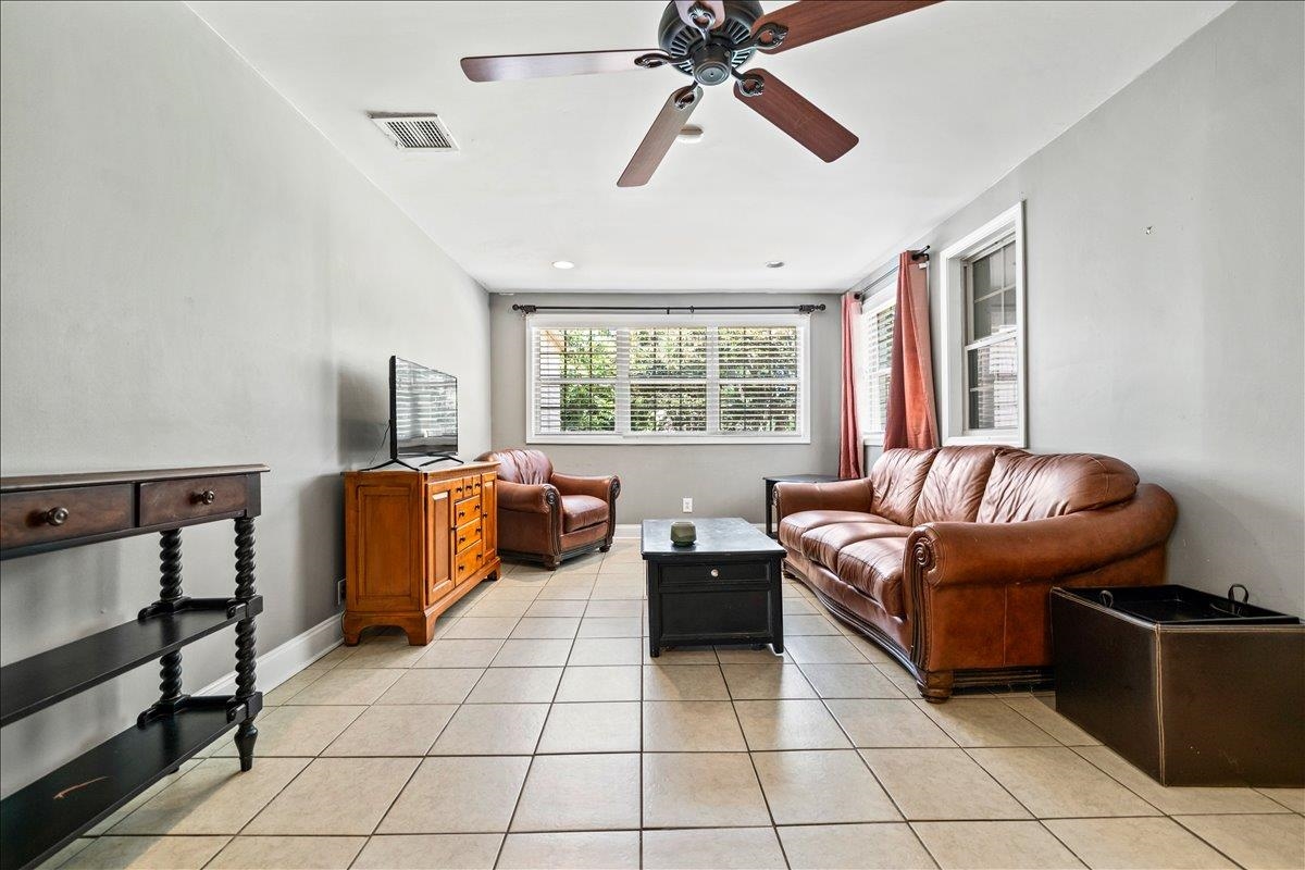 252 Barry Rd Property Photo 20