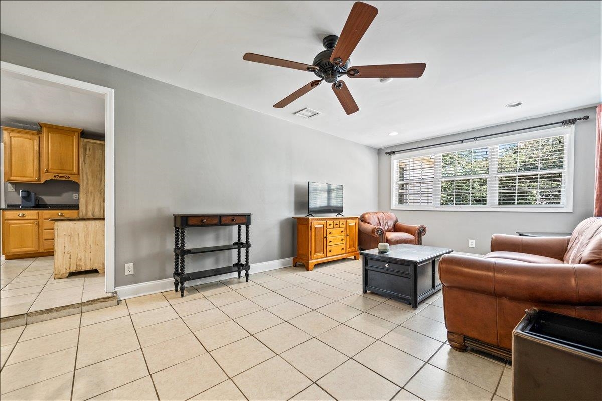252 Barry Rd Property Photo 21