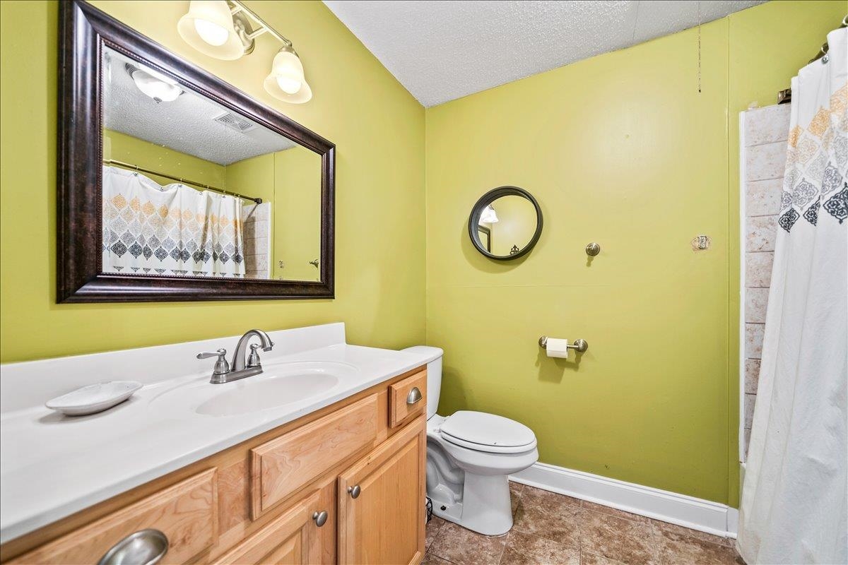 252 Barry Rd Property Photo 27