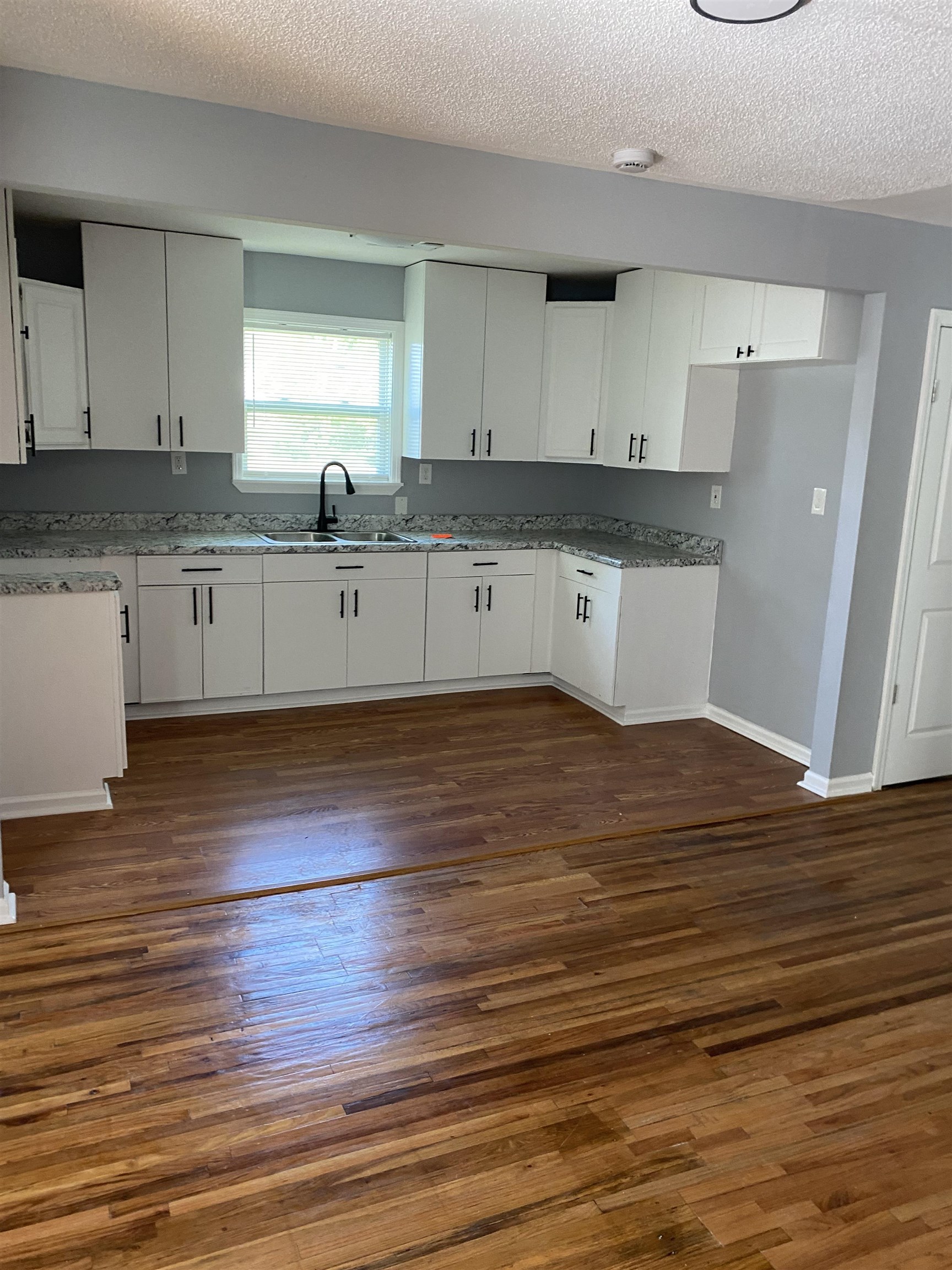 936 Olympic Ave Property Photo 3