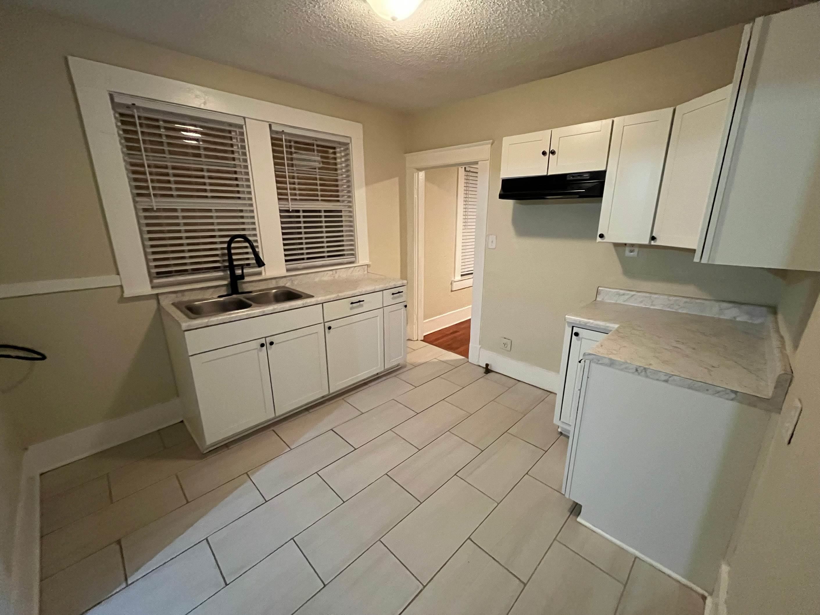 923 Garland St Property Photo 4