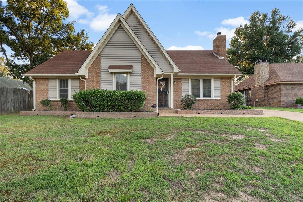 4765 BARKSHIRE DR Property Photo 1