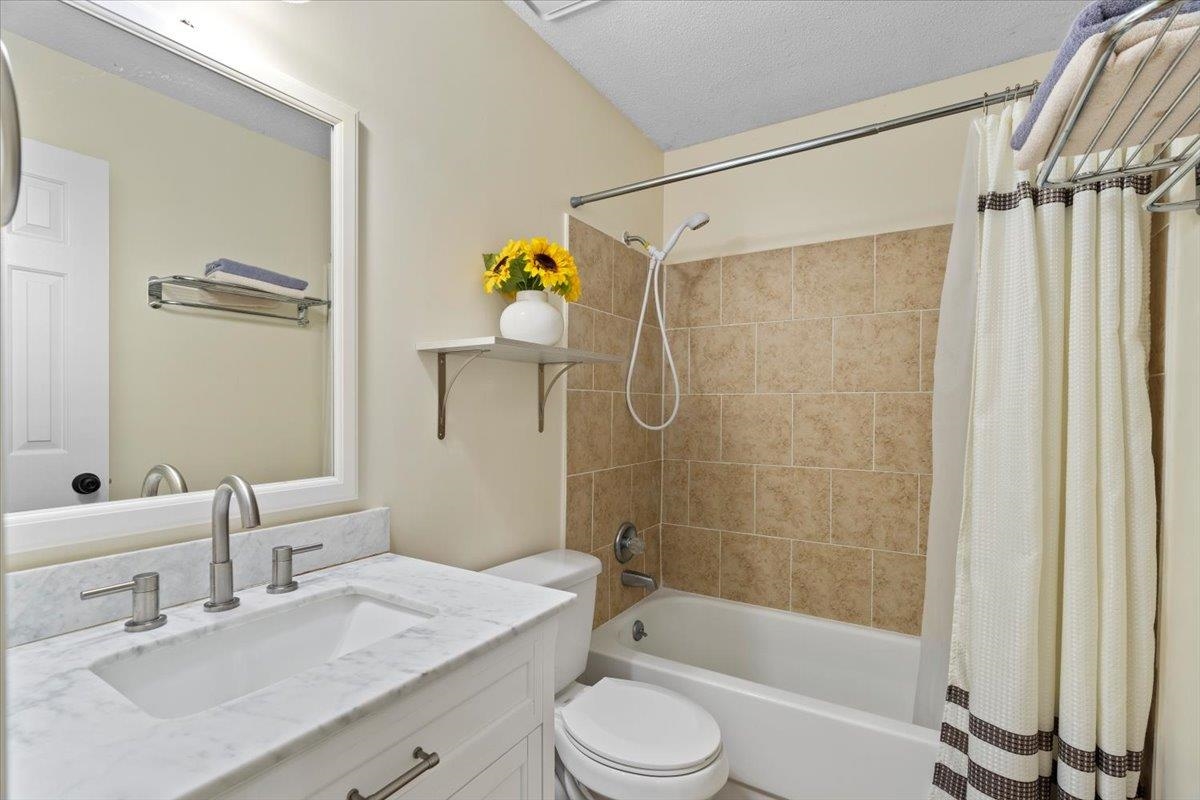 4765 Barkshire Dr Property Photo 7