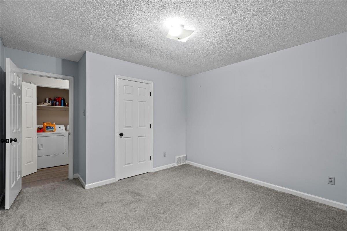 4765 Barkshire Dr Property Photo 8