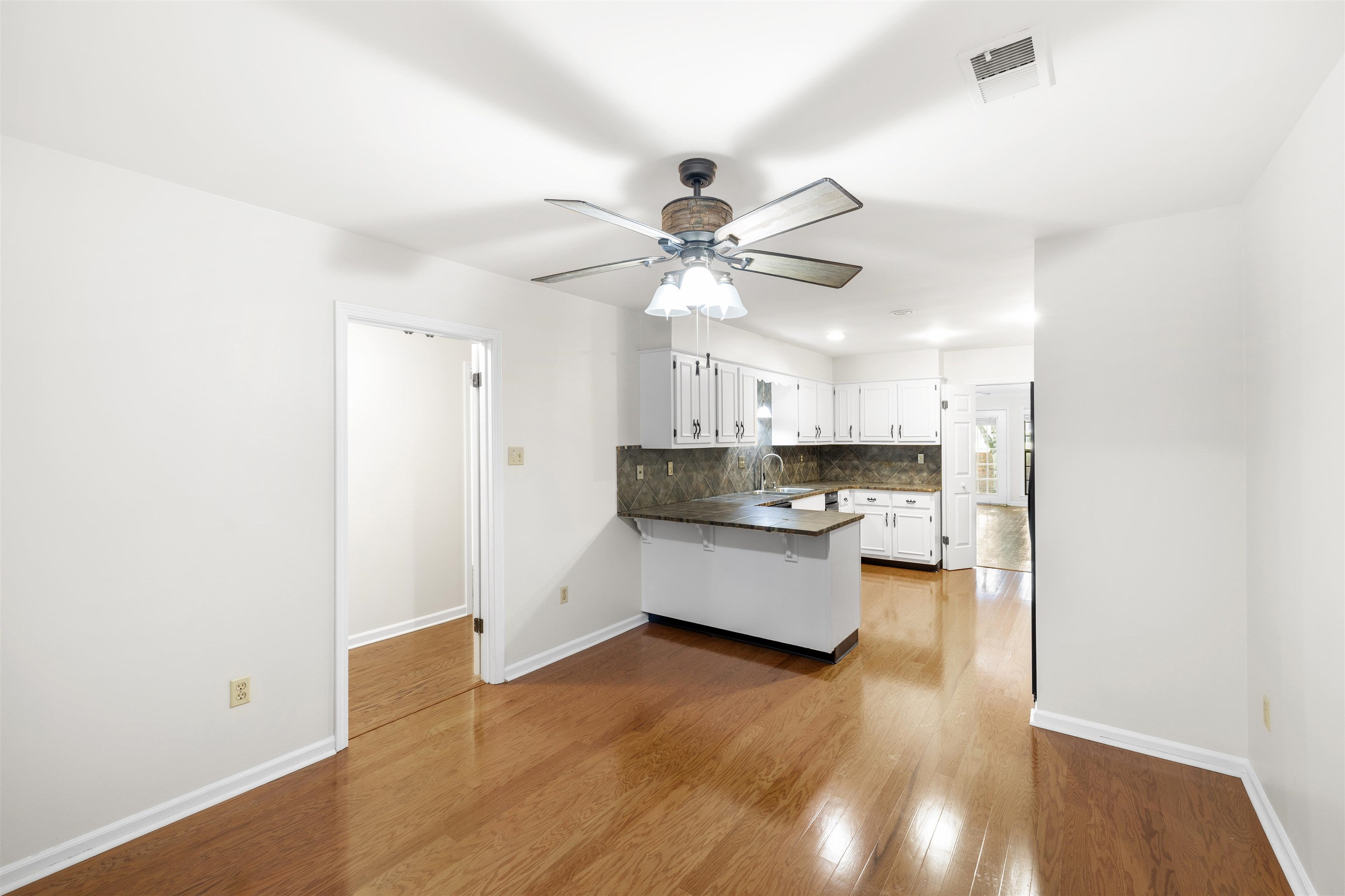 3144 Lygon Cv Property Photo 7