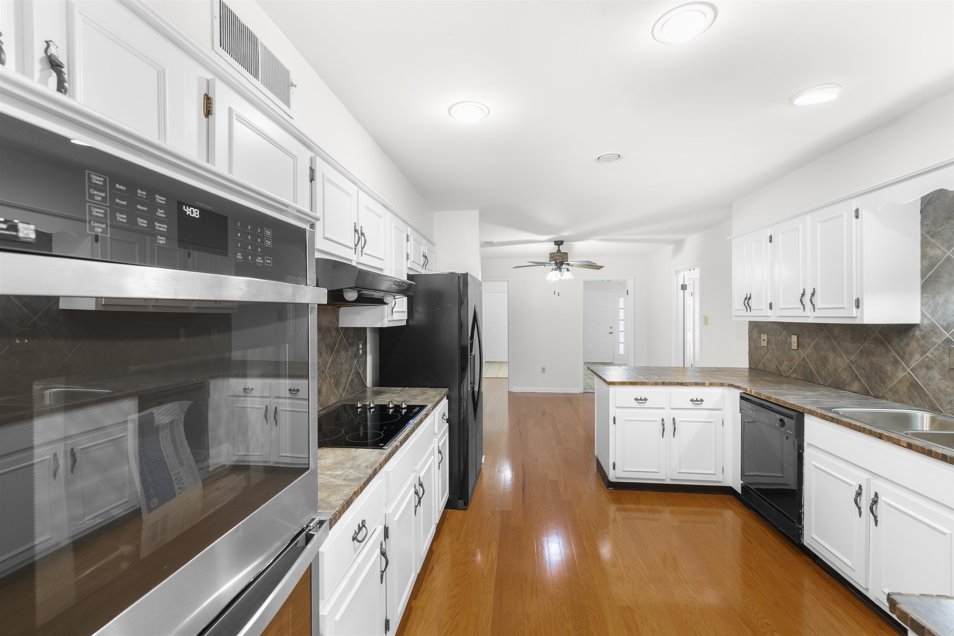 3144 Lygon Cv Property Photo 8