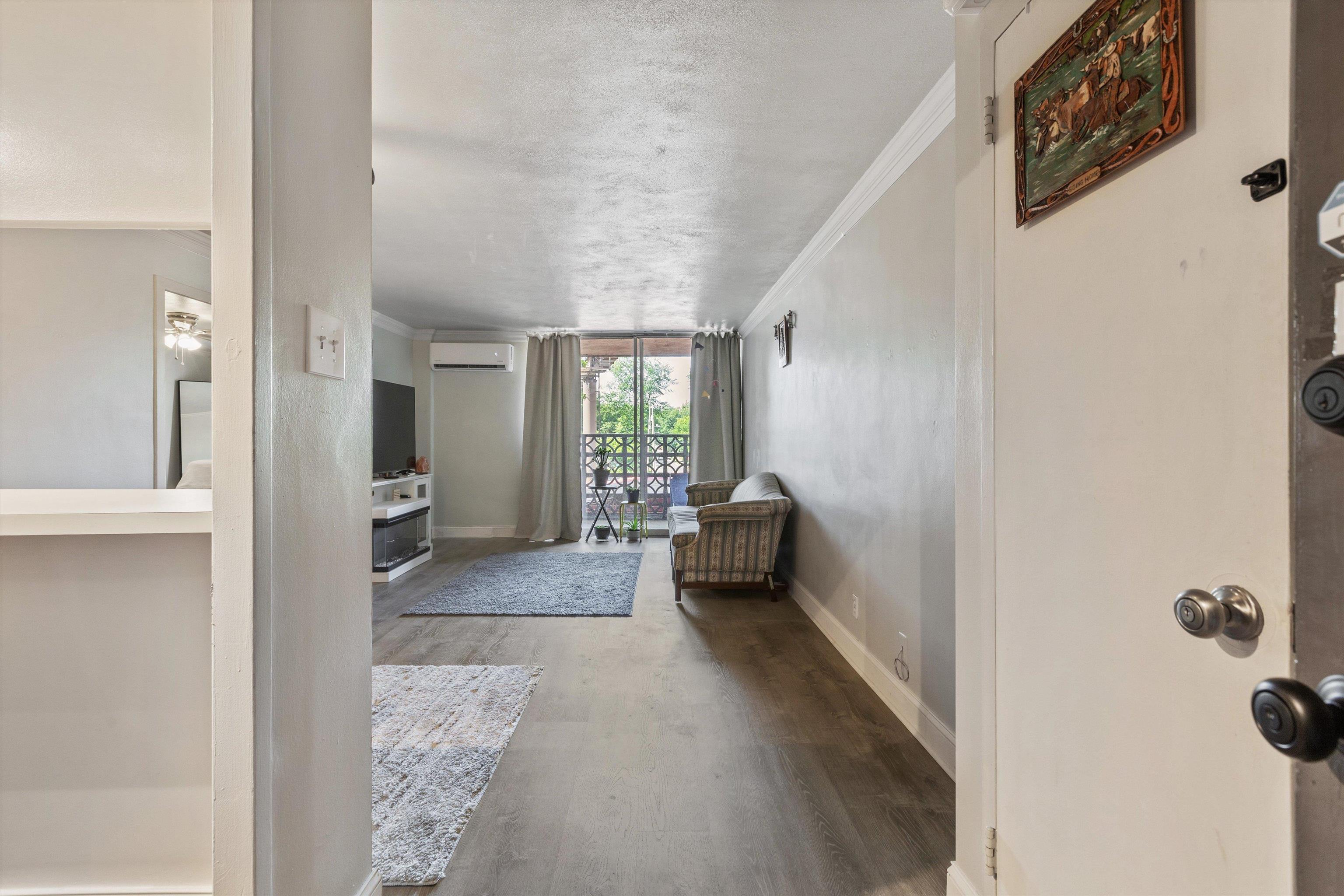 2277 Union Ave 206 Property Photo 3
