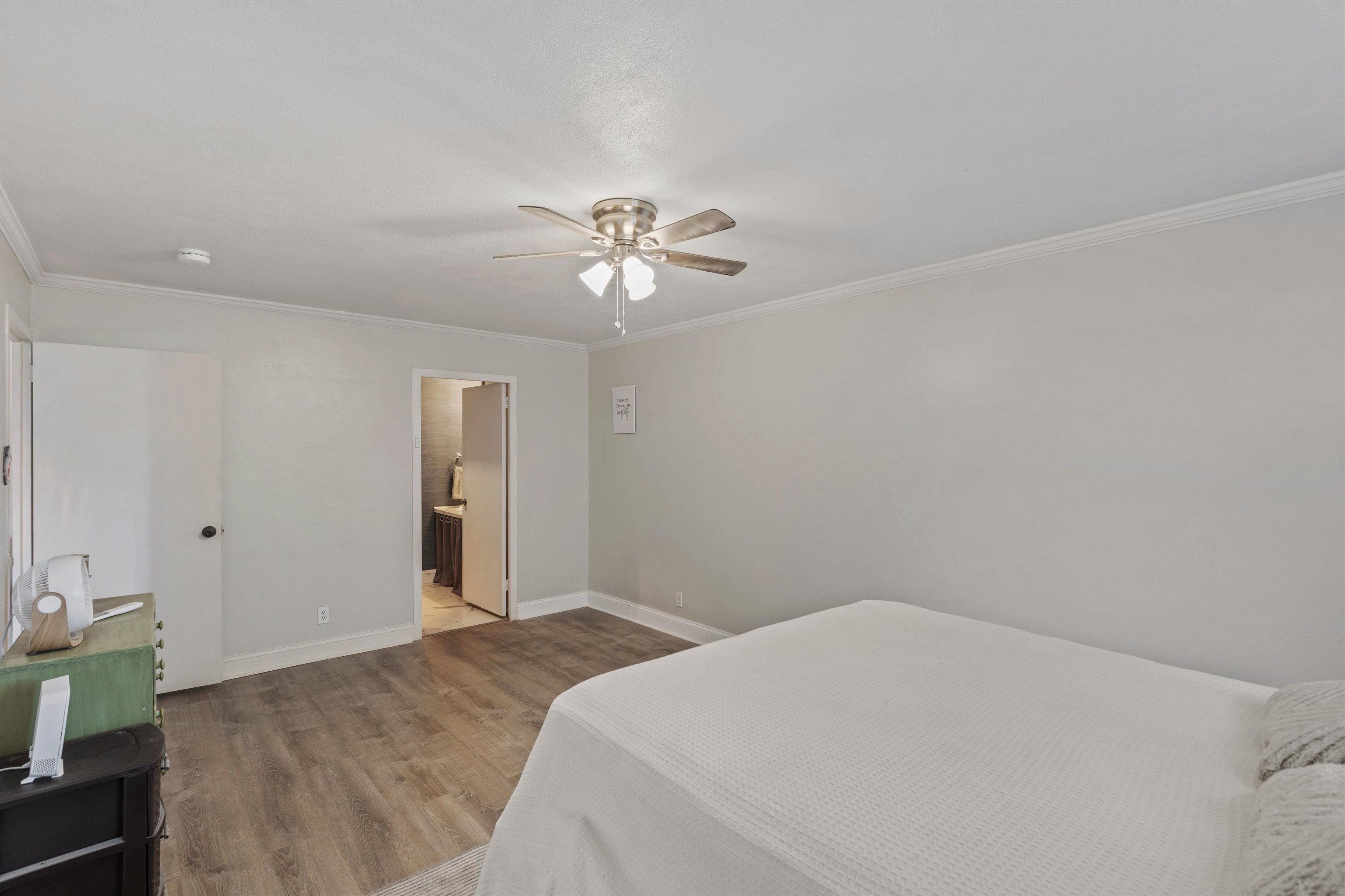 2277 Union Ave 206 Property Photo 6