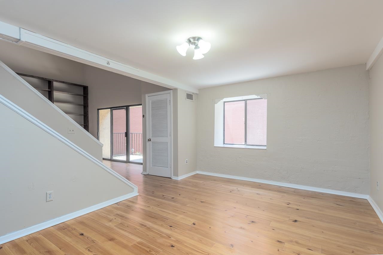 107 S Front St 34 Property Photo 5