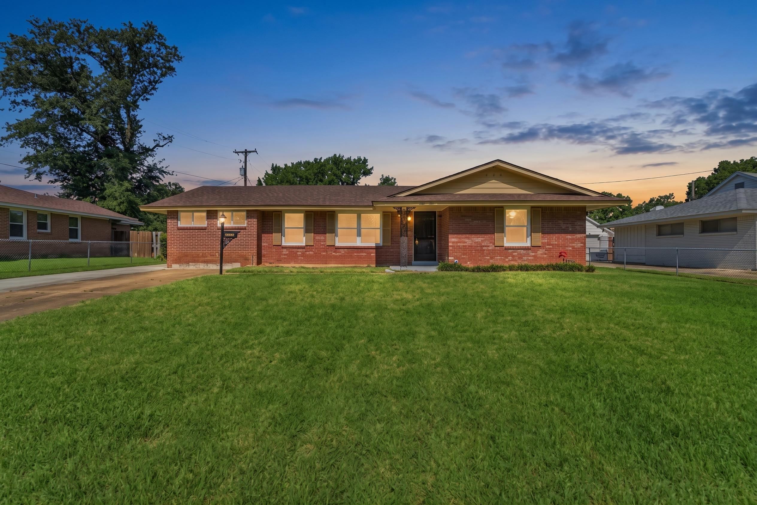 5115 LEXIE DR Property Photo 1