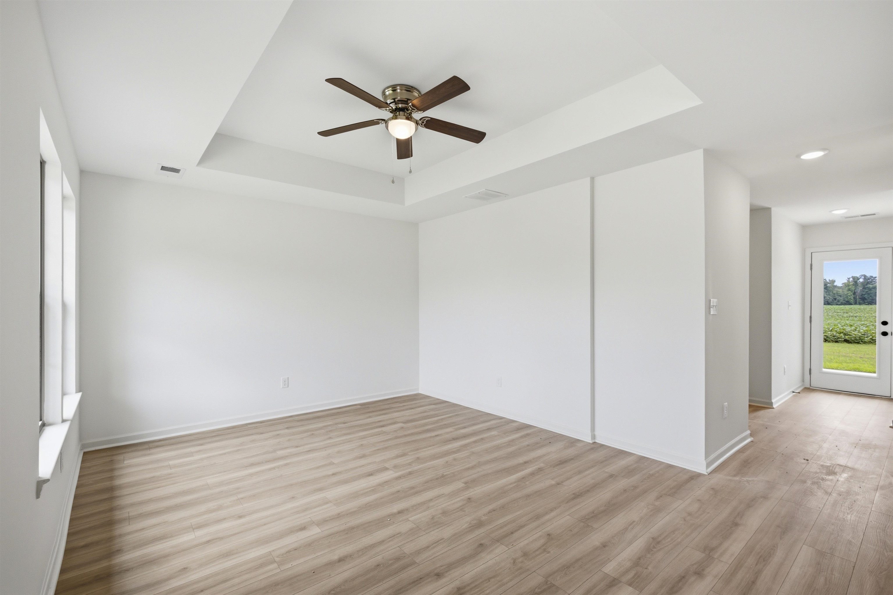 25 Foxchase Dr Property Photo 5