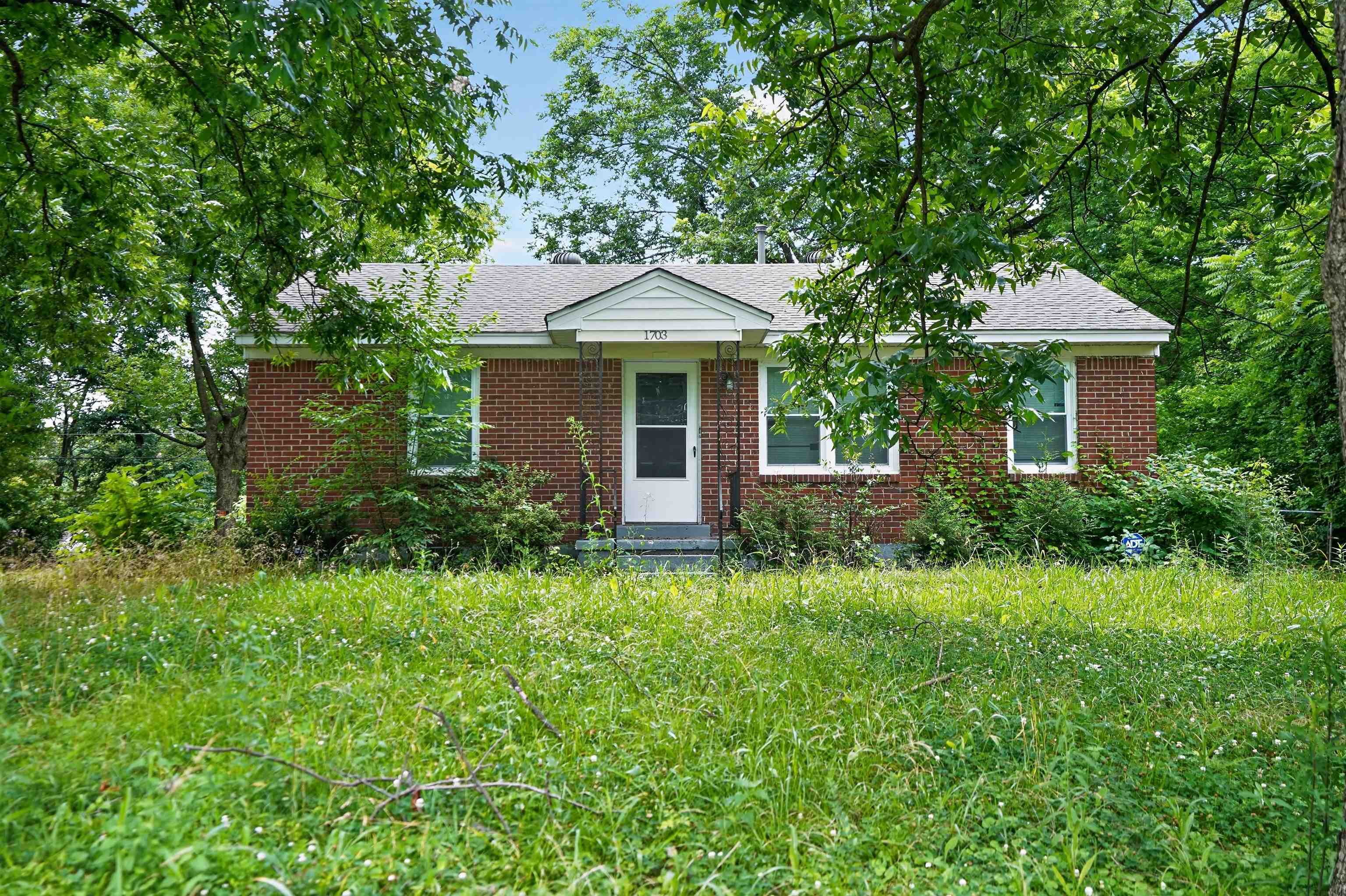 1703 CORNING AVE Property Photo 1