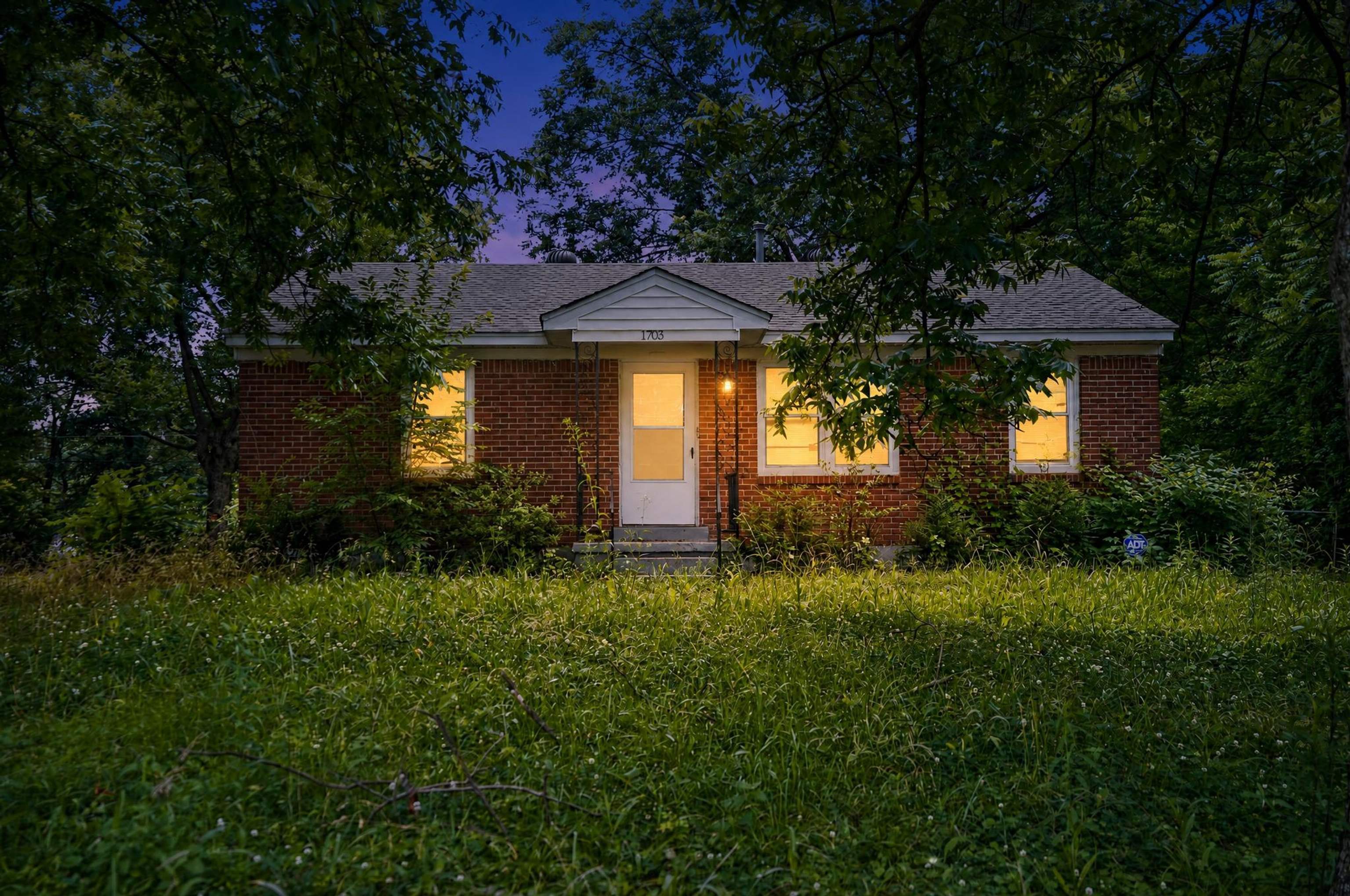 1703 Corning Ave Property Photo 8